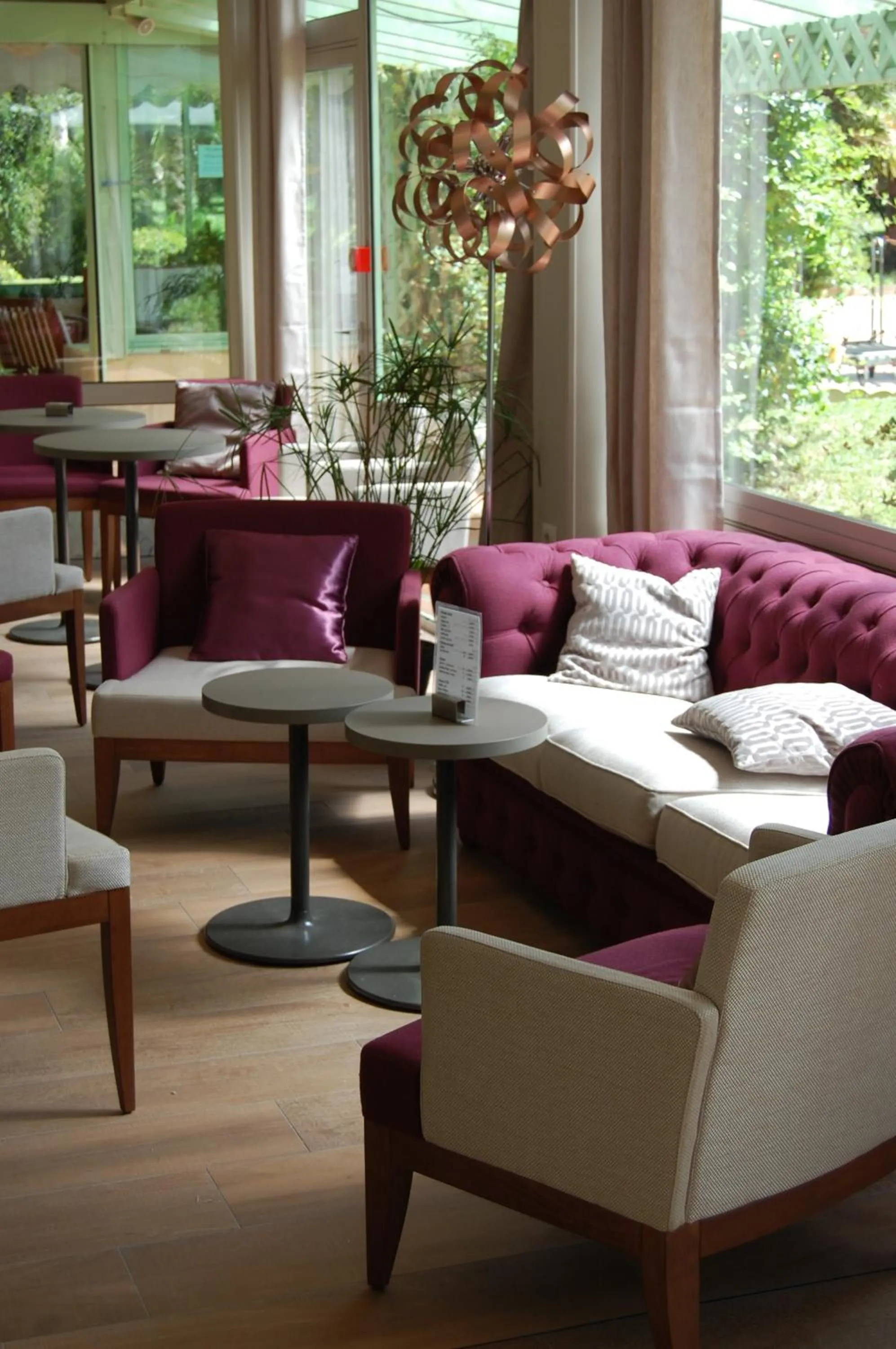 Lounge or bar in Logis Hôtels- Hôtel et Restaurant Domaine de Fompeyre