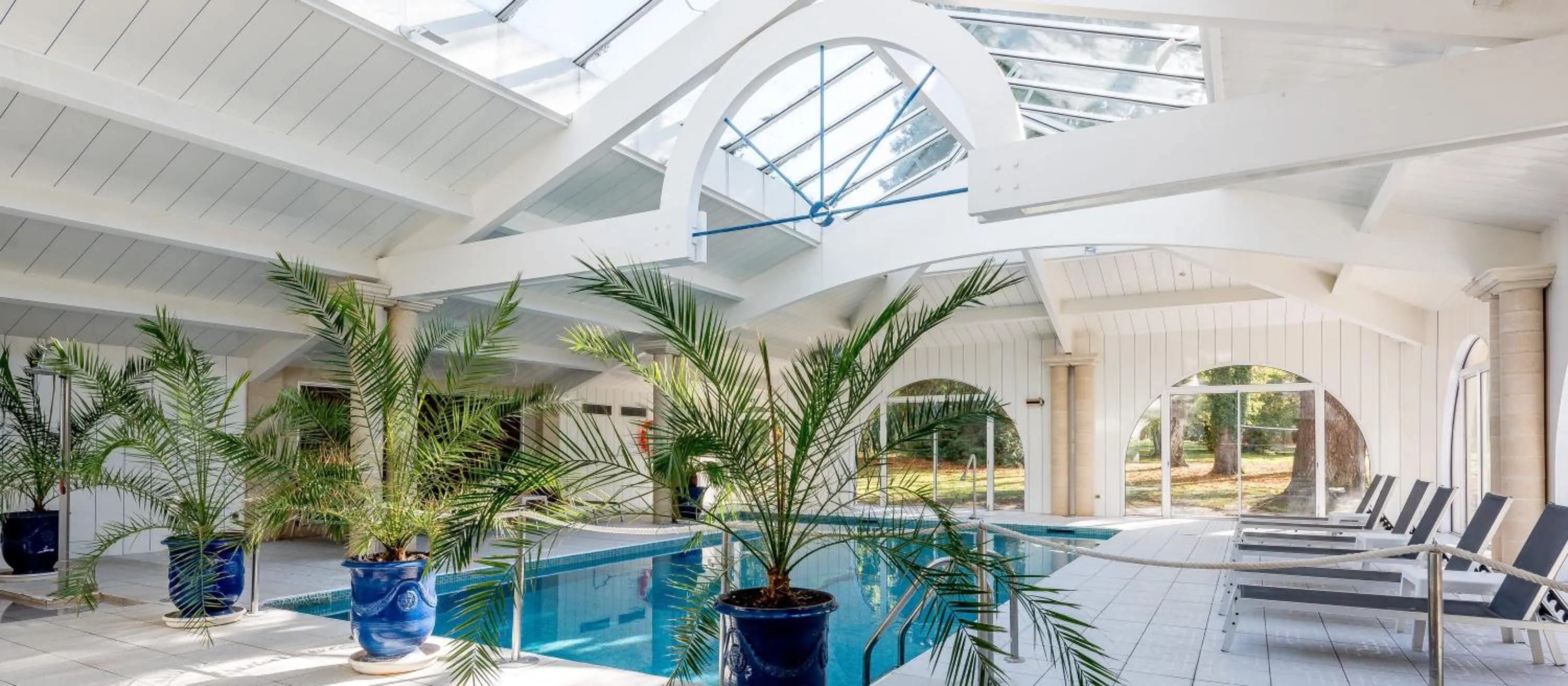 Swimming pool in Logis Hôtels- Hôtel et Restaurant Domaine de Fompeyre