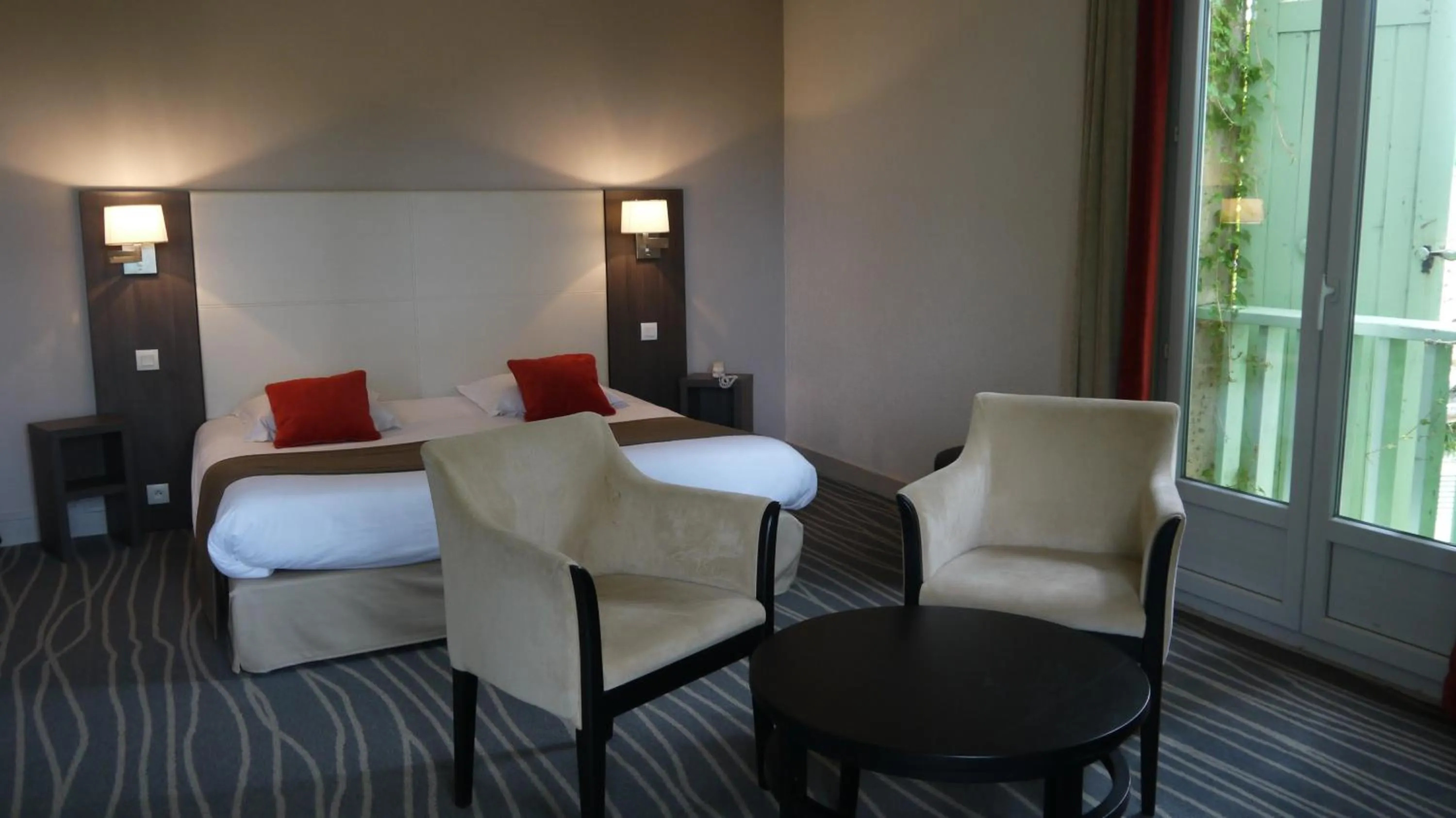 Photo of the whole room, Bed in Logis Hôtels- Hôtel et Restaurant Domaine de Fompeyre