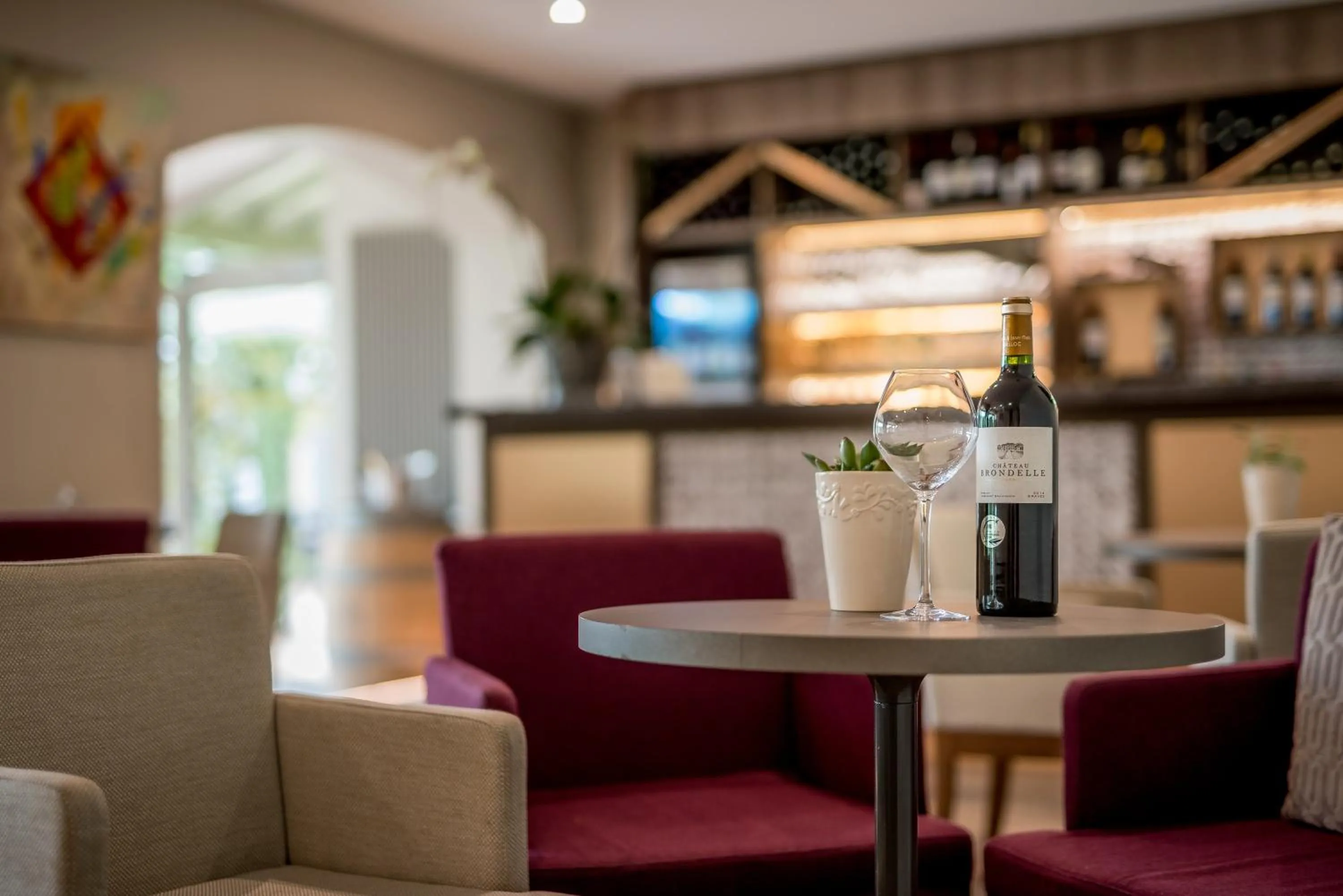 Lounge or bar in Logis Hôtels- Hôtel et Restaurant Domaine de Fompeyre