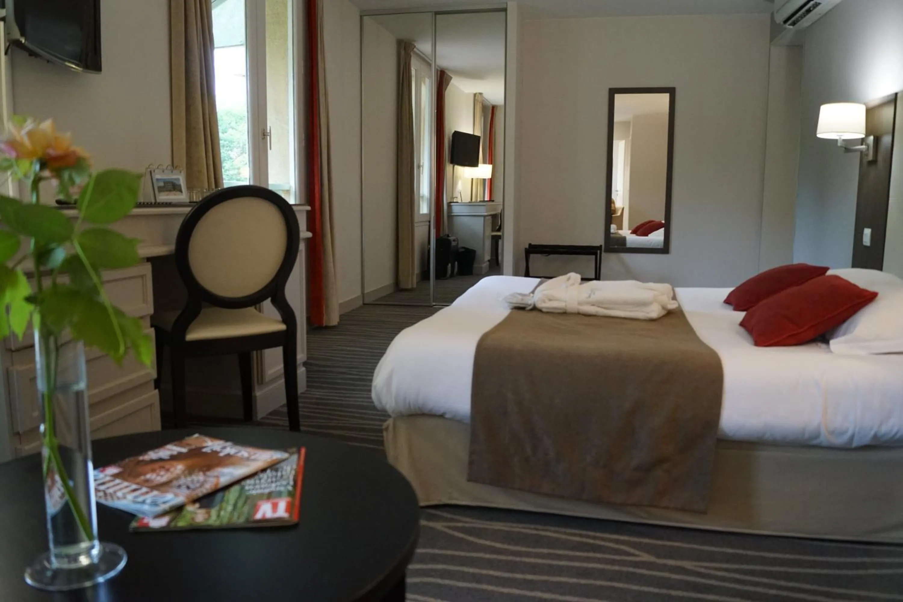 Bedroom, Bed in Logis Hôtels- Hôtel et Restaurant Domaine de Fompeyre