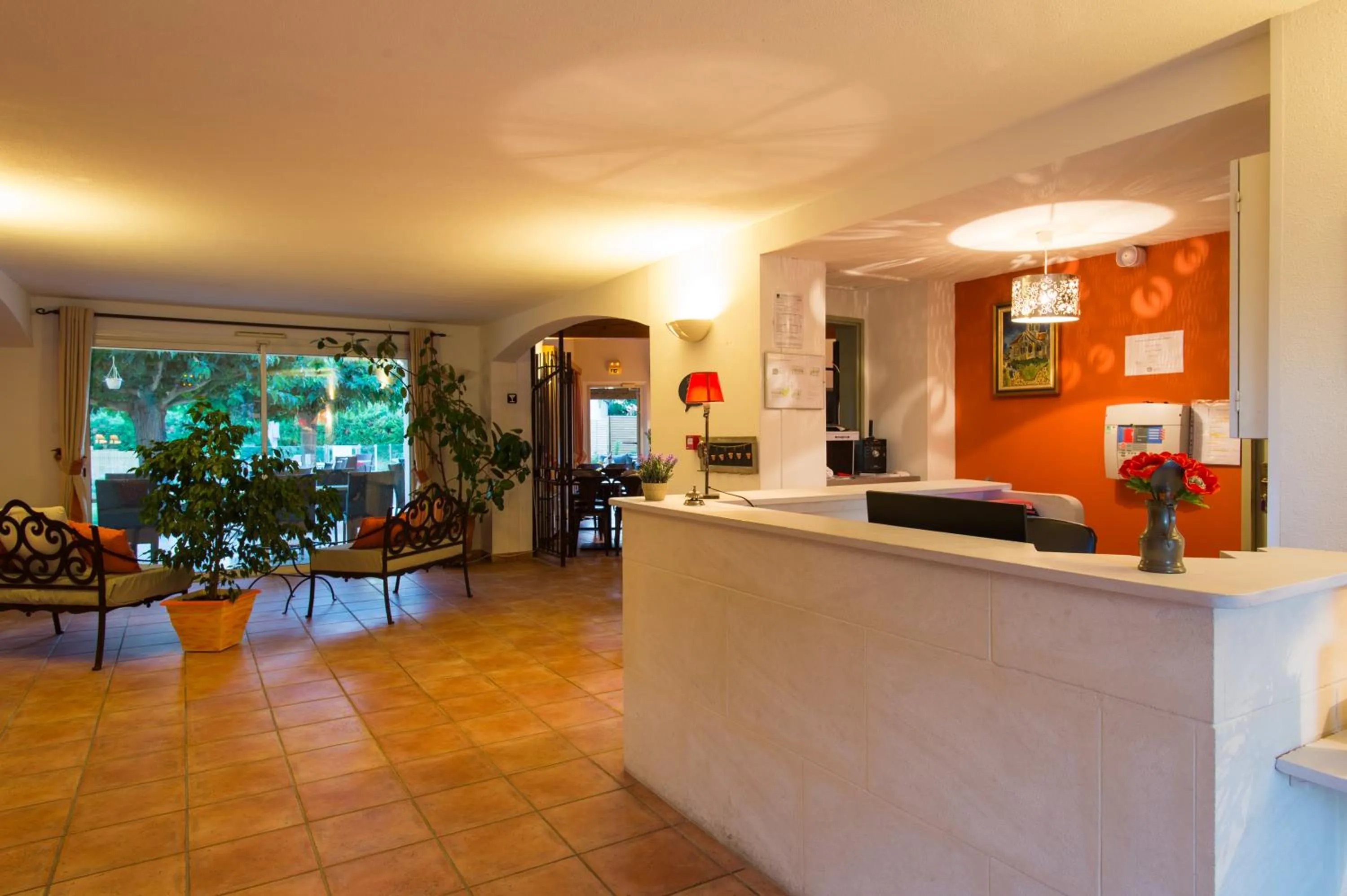 Lobby or reception in Best Western Hôtel Aurélia