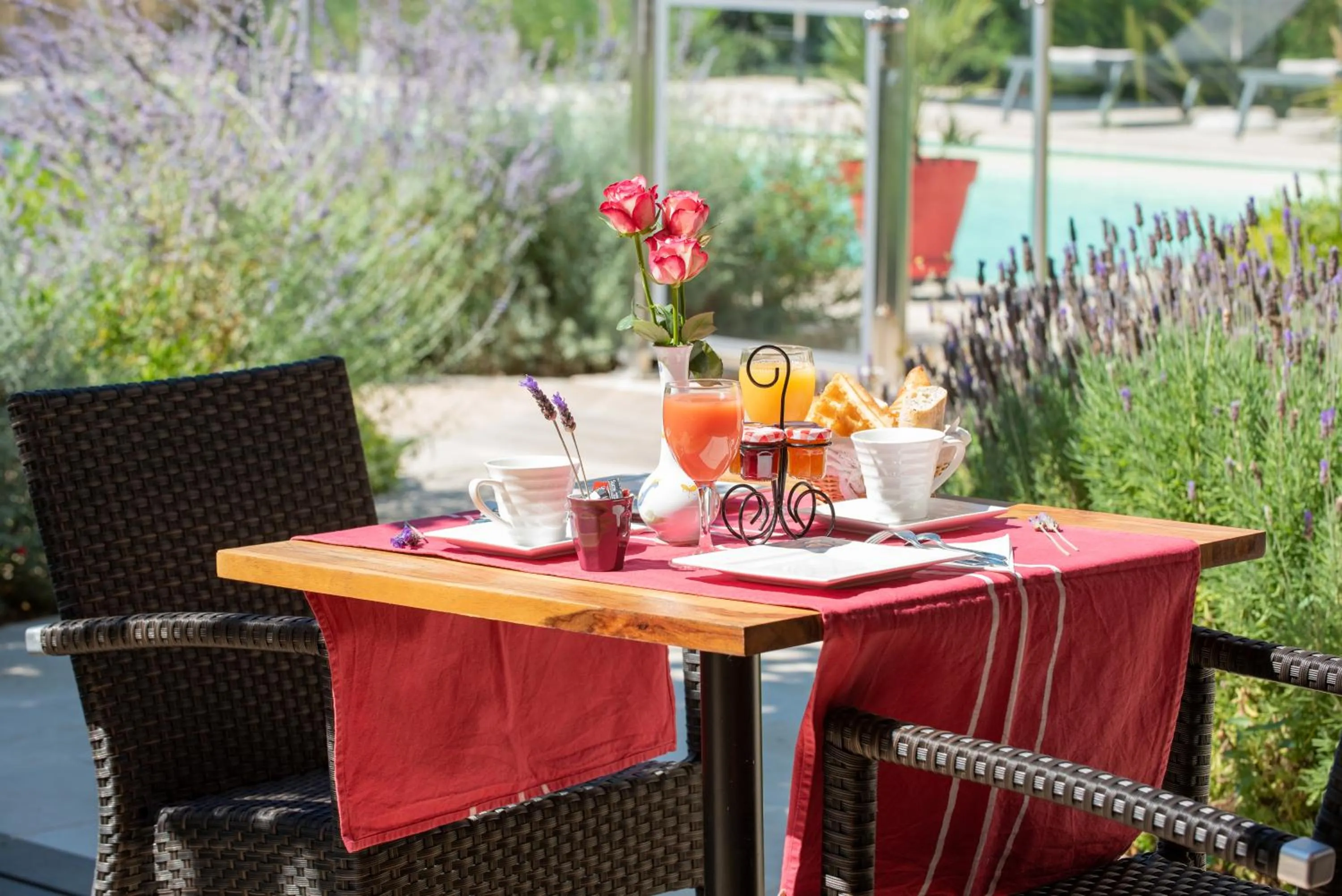 Patio in Best Western Hôtel Aurélia