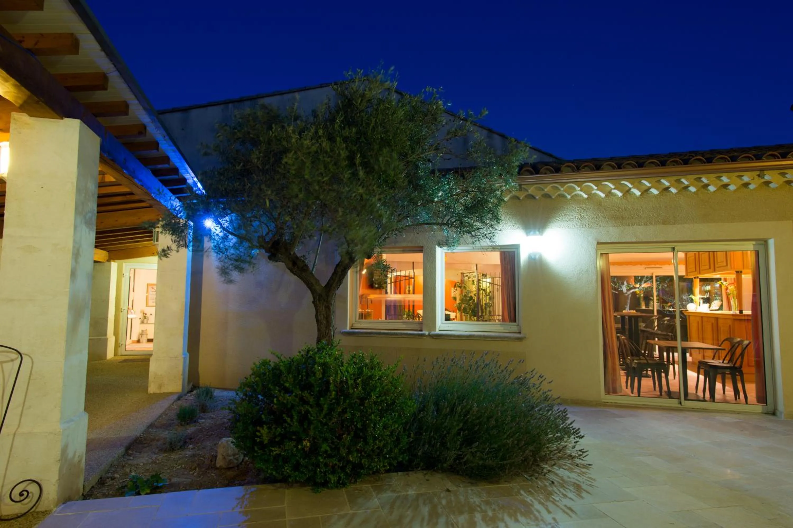 Patio in Best Western Hôtel Aurélia