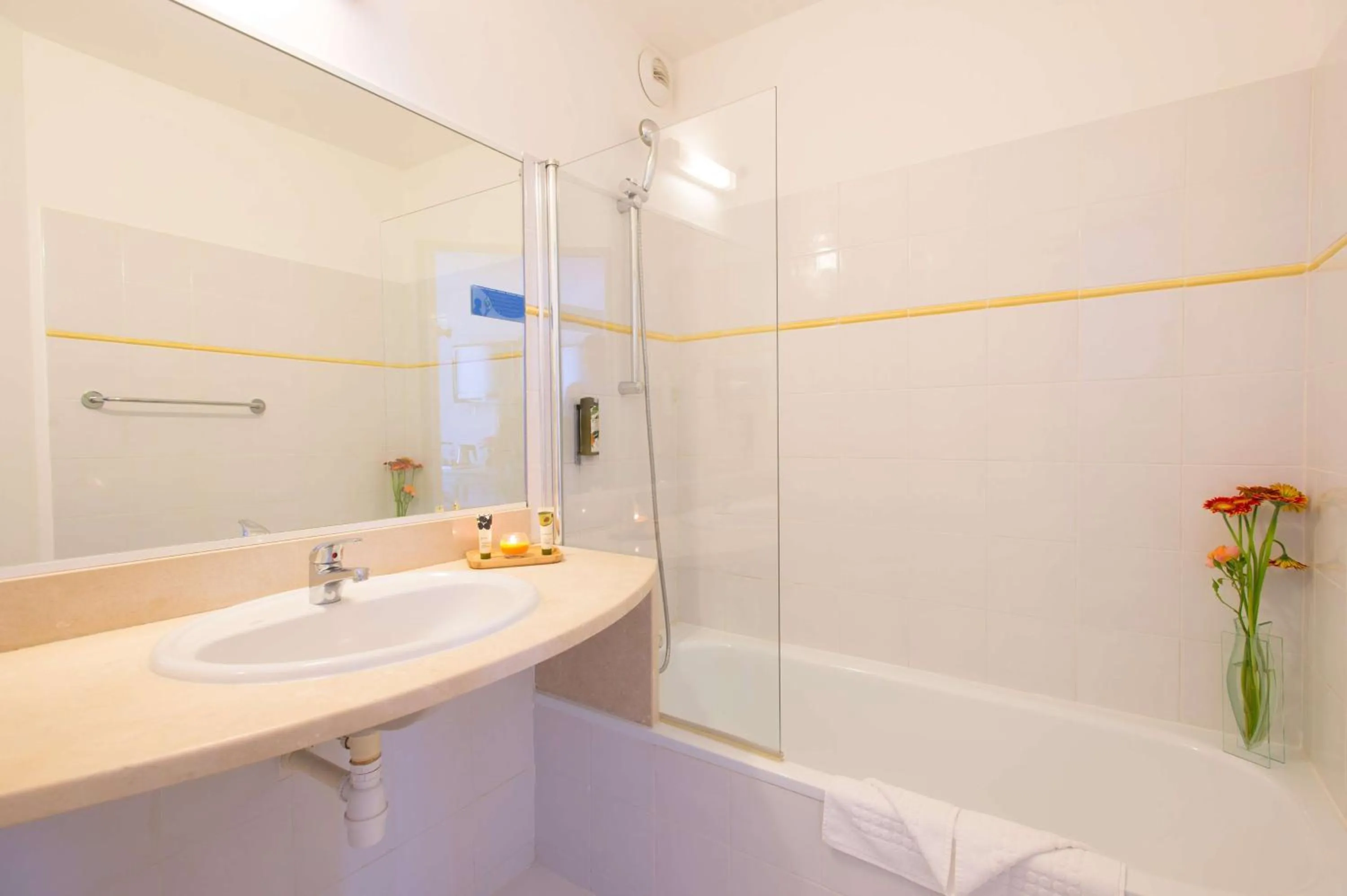 Bathroom in Best Western Hôtel Aurélia