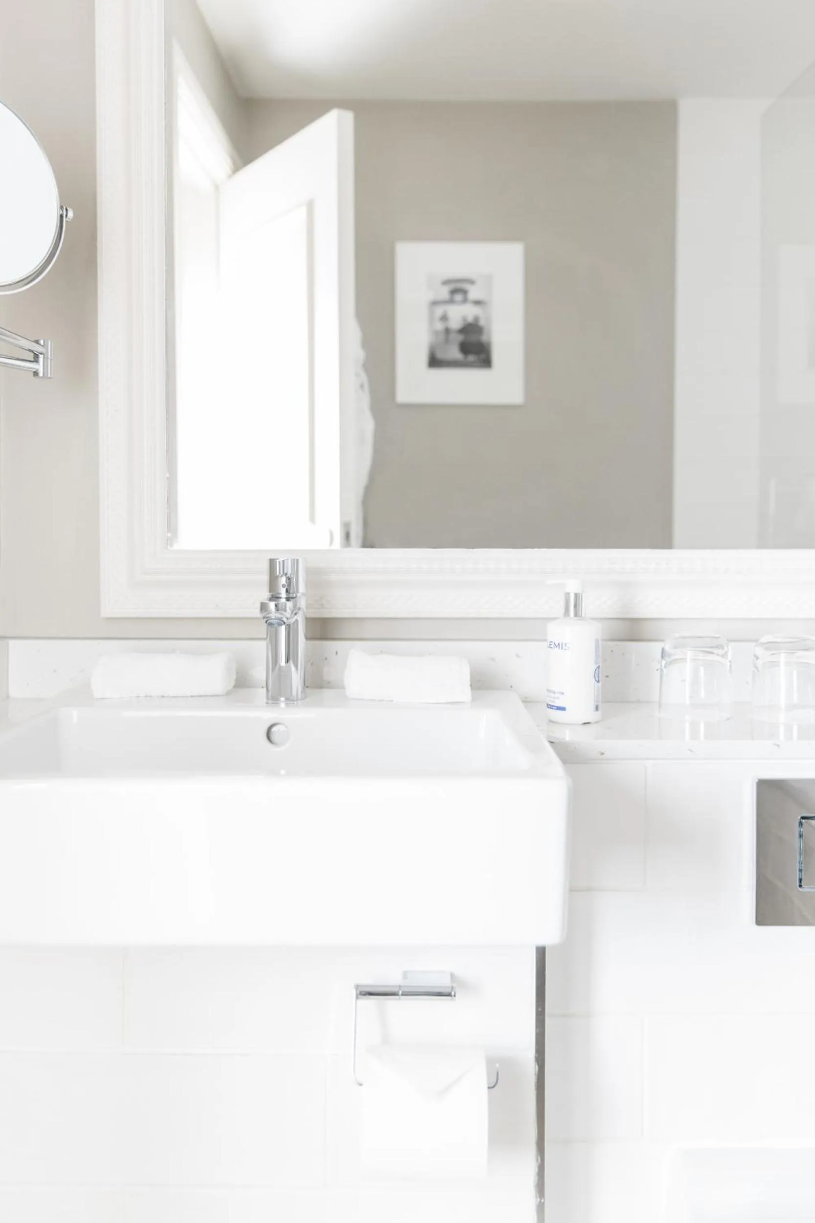 Bathroom in Dart Marina Hotel