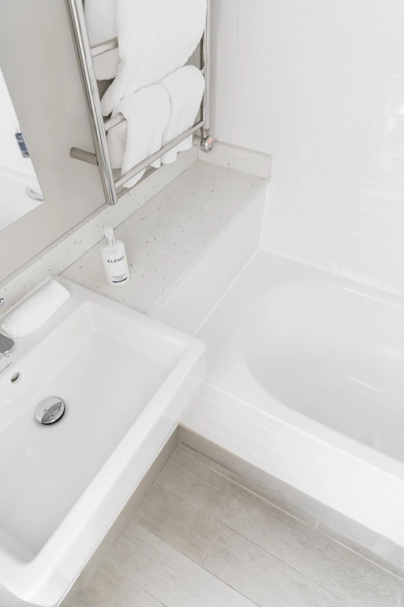 Bathroom in Dart Marina Hotel