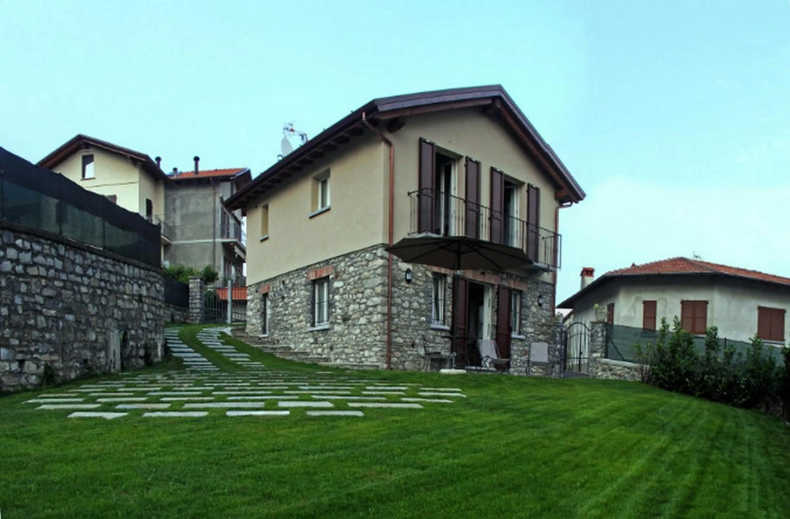 Property building in Lenno Dolcelago