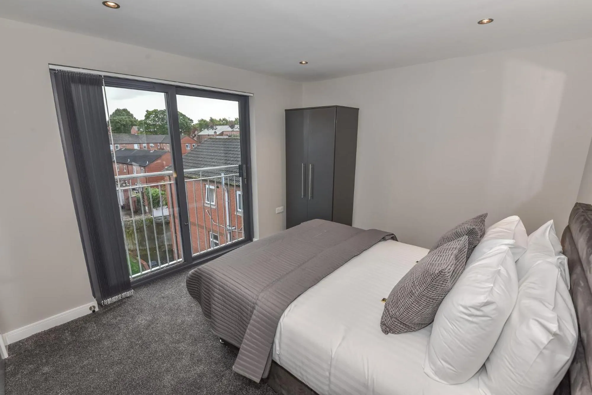 Bed in Dream Apartments St Thomas Hall