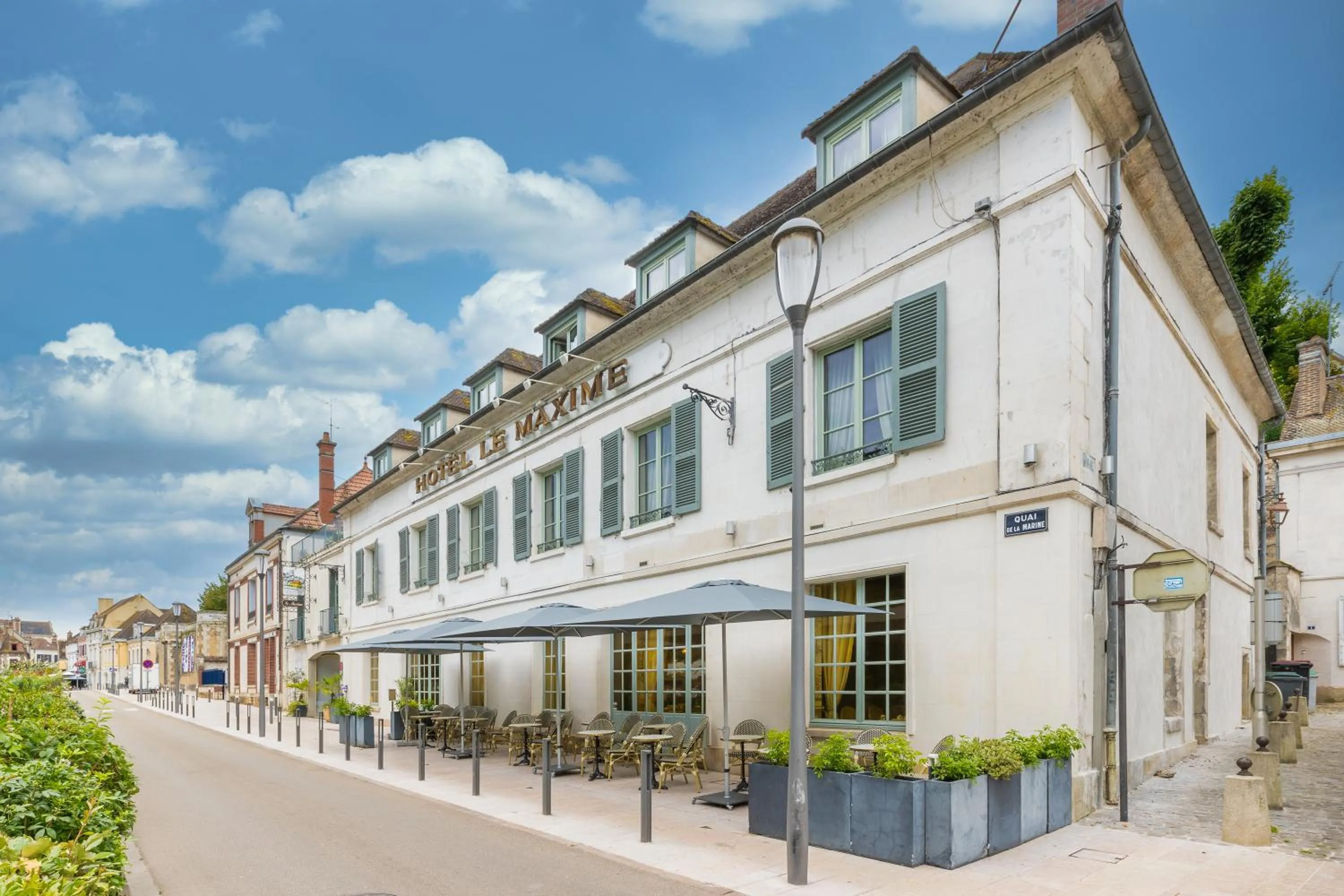 Property building in Hôtel Le Maxime - Best Western Signature Collection