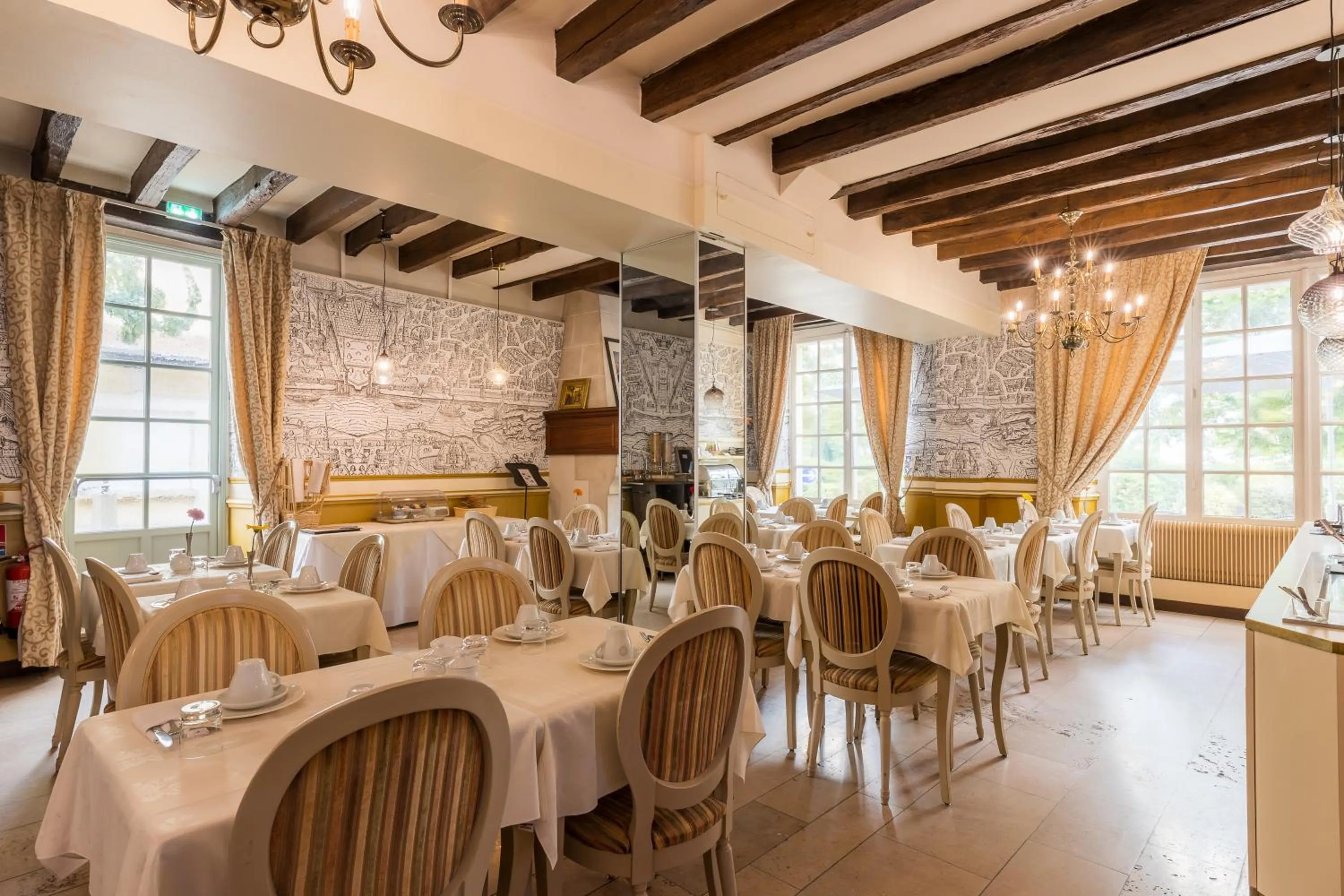 Restaurant/places to eat in Hôtel Le Maxime - Best Western Signature Collection