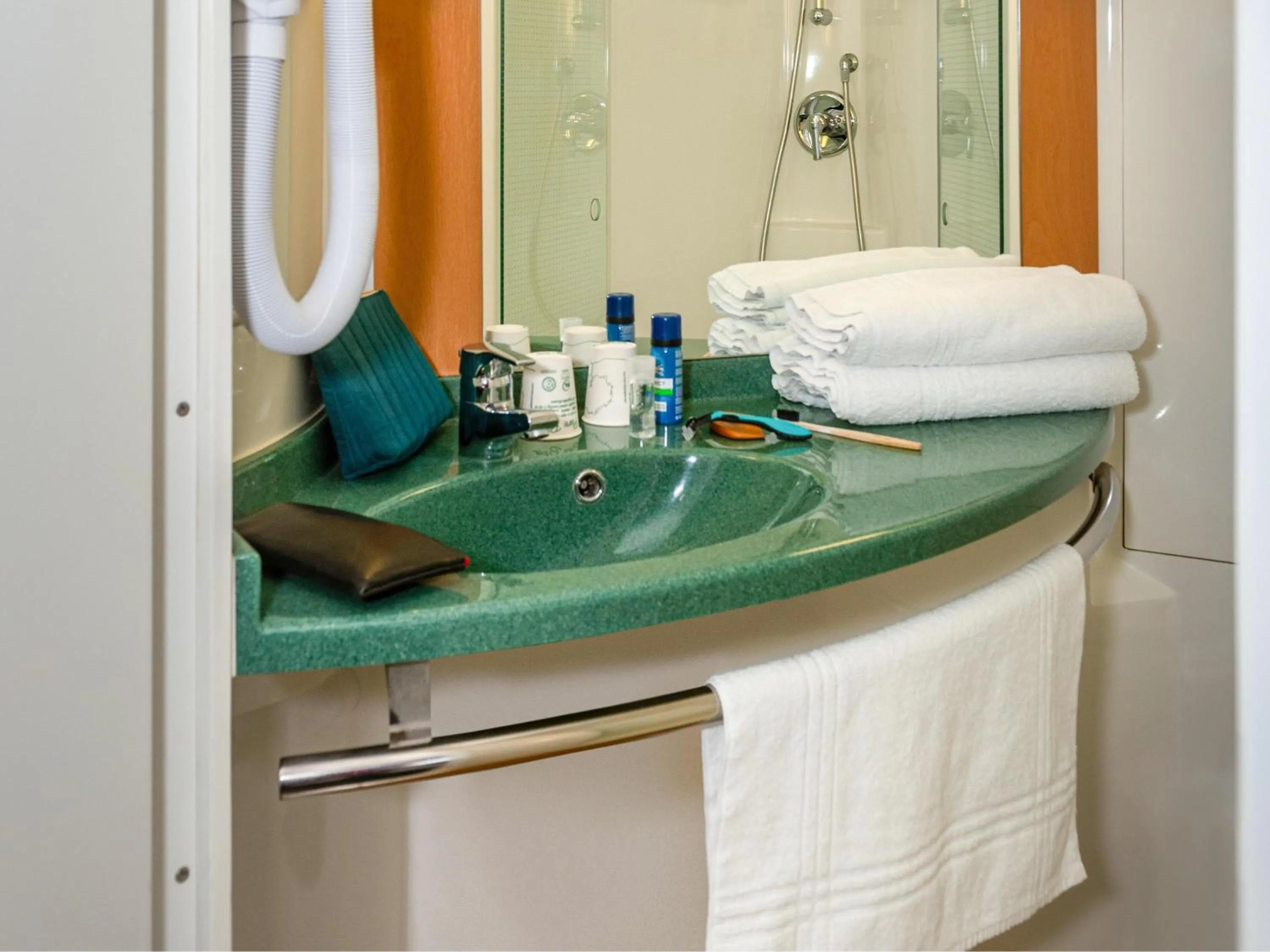 Bedroom in ibis La Bresse Gérardmer