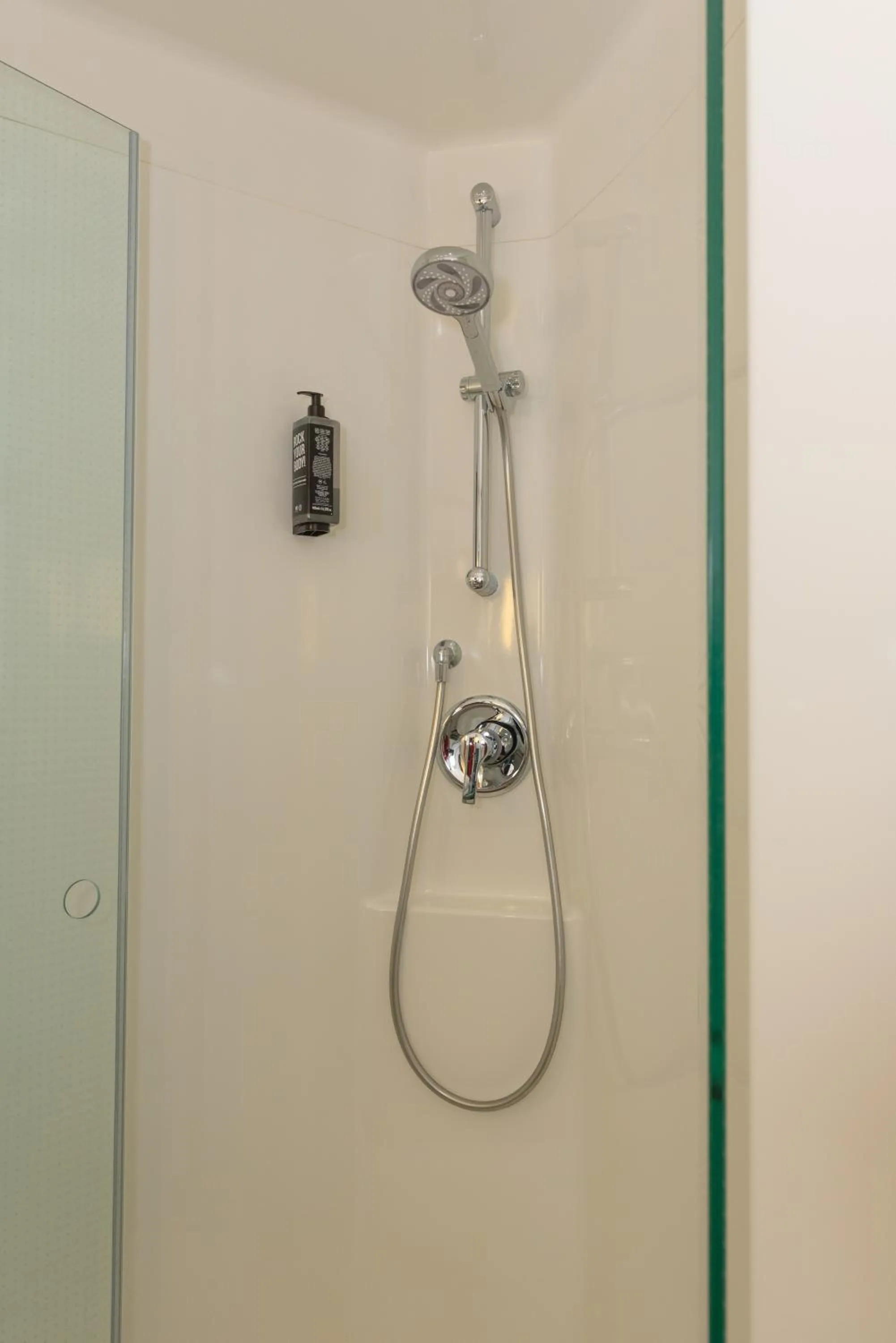 Bathroom in ibis La Bresse Gérardmer