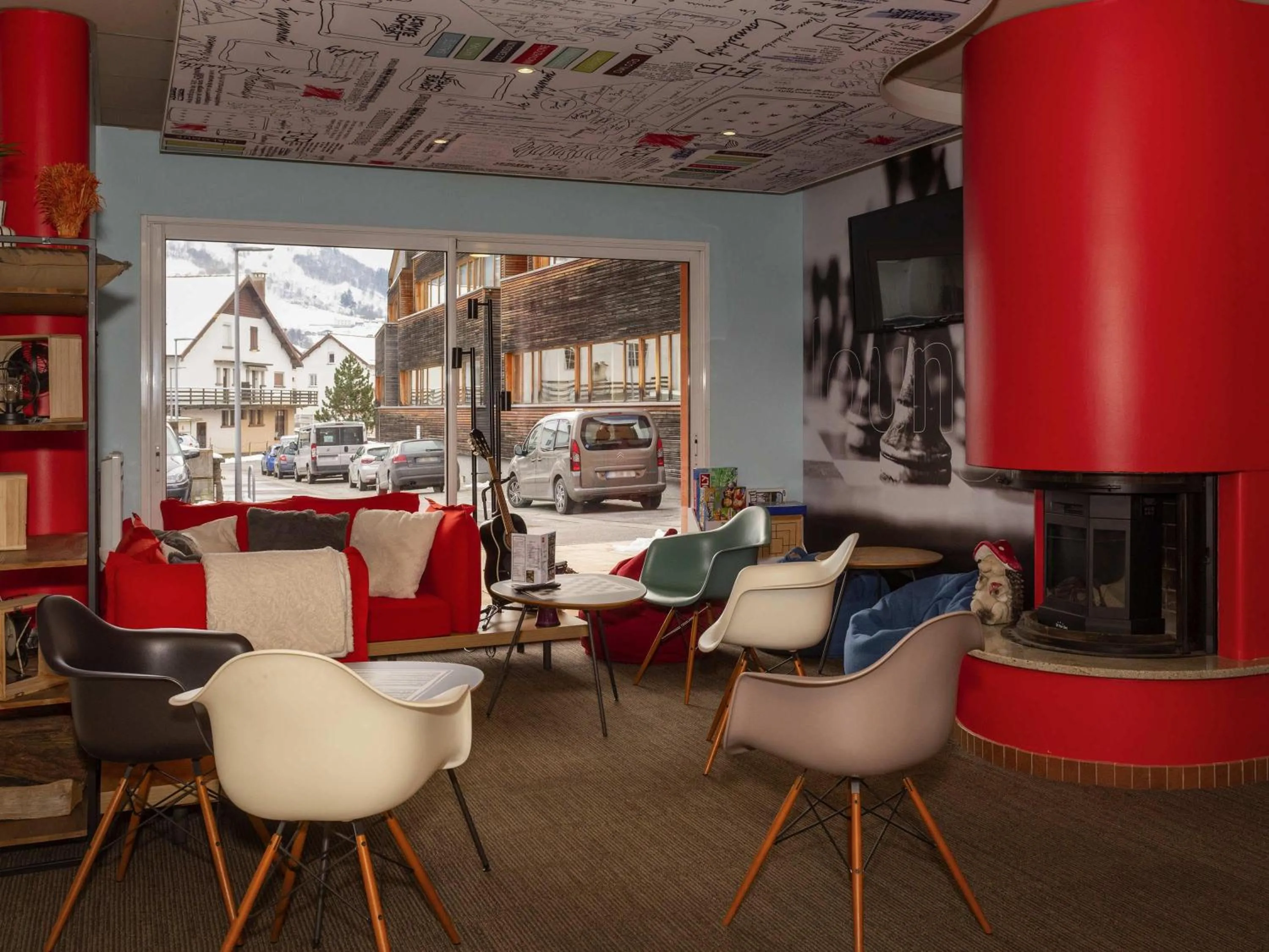 Lounge or bar in ibis La Bresse Gérardmer