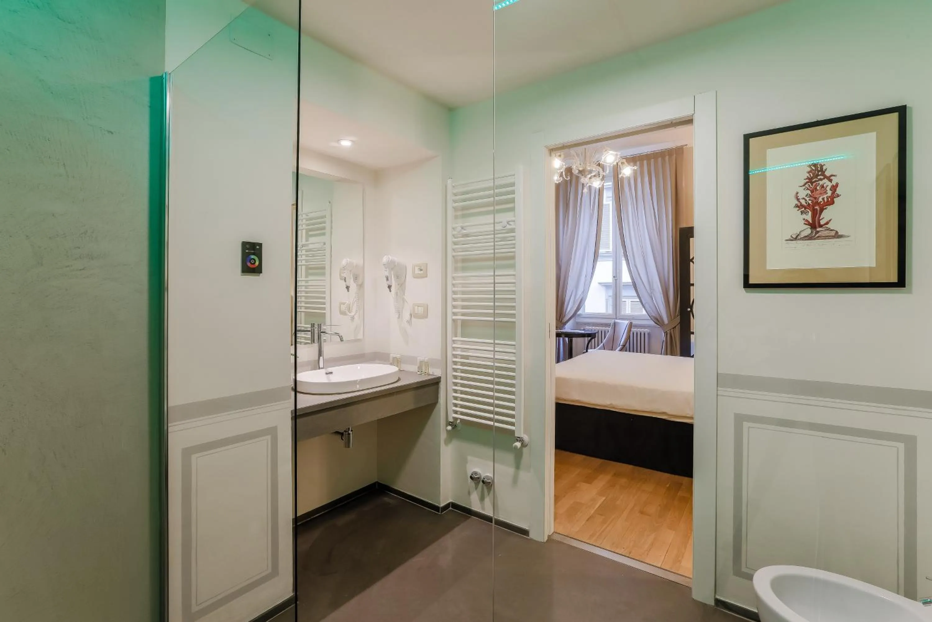 Shower, Bed in Relais Tosinghi