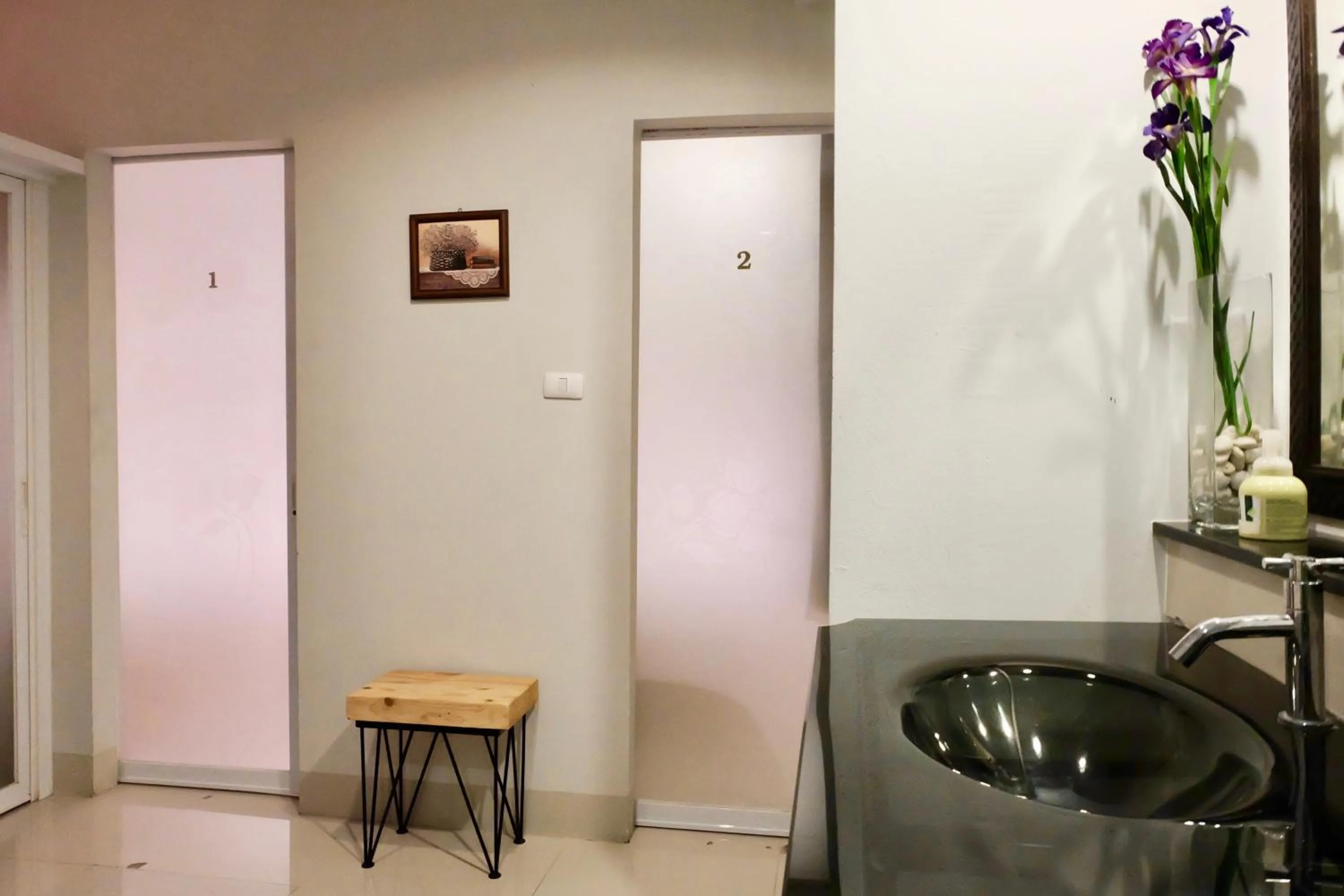 Photo of the whole room in DewyHouse