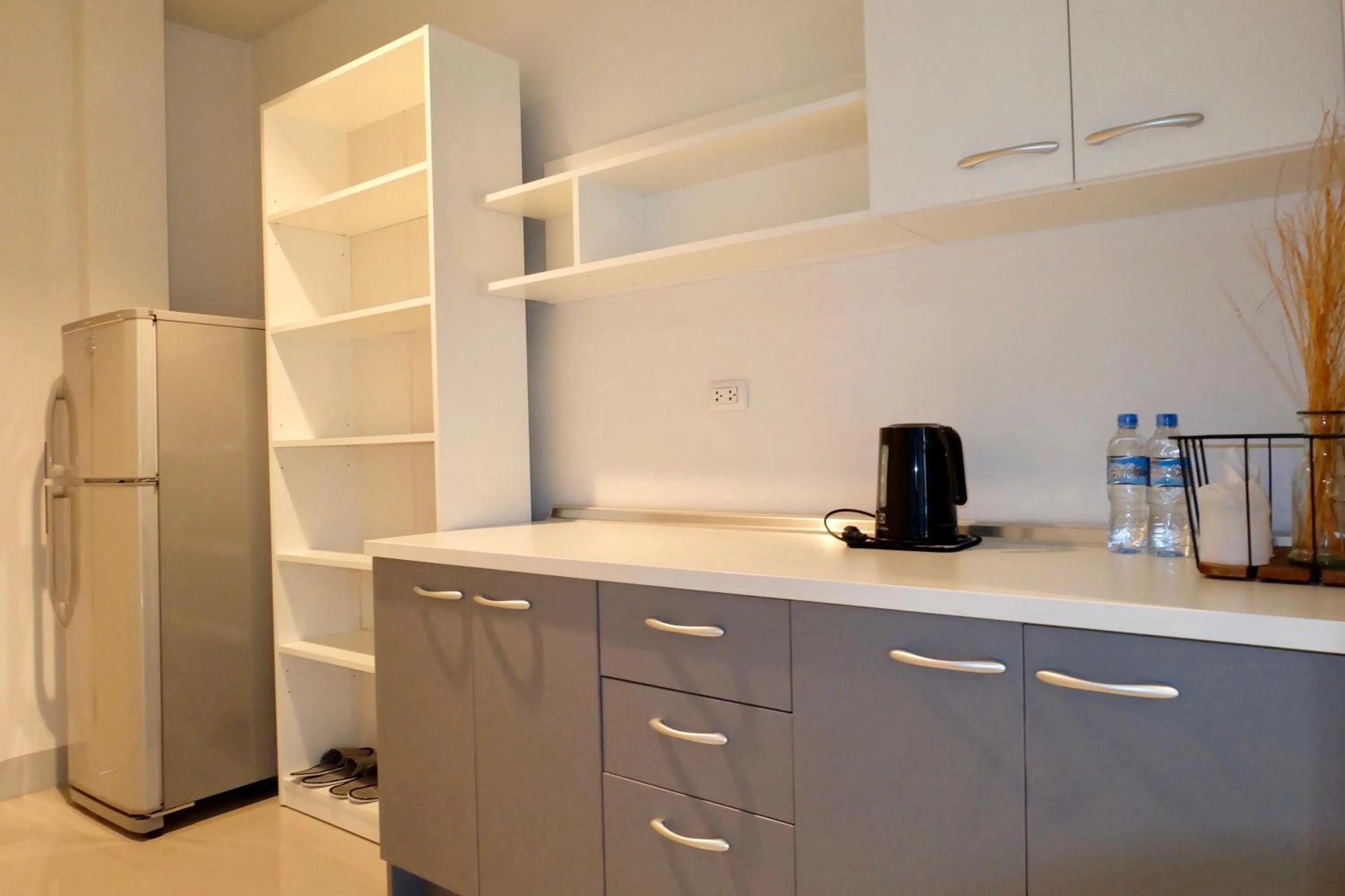 Photo of the whole room in DewyHouse