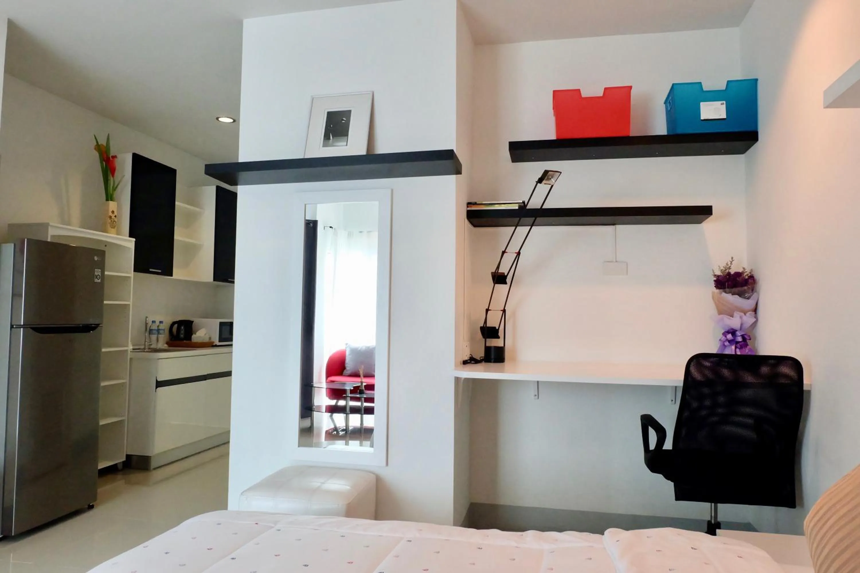 Photo of the whole room in DewyHouse