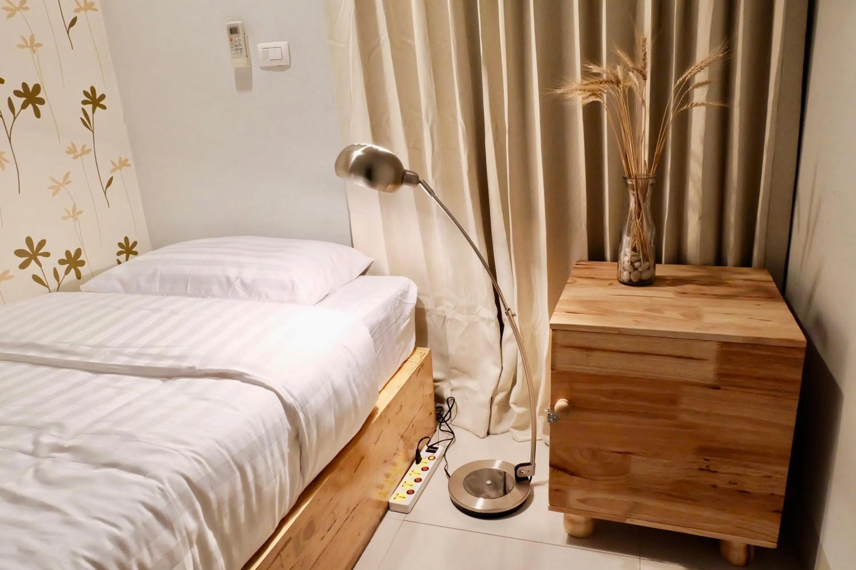 Photo of the whole room, Bed in DewyHouse