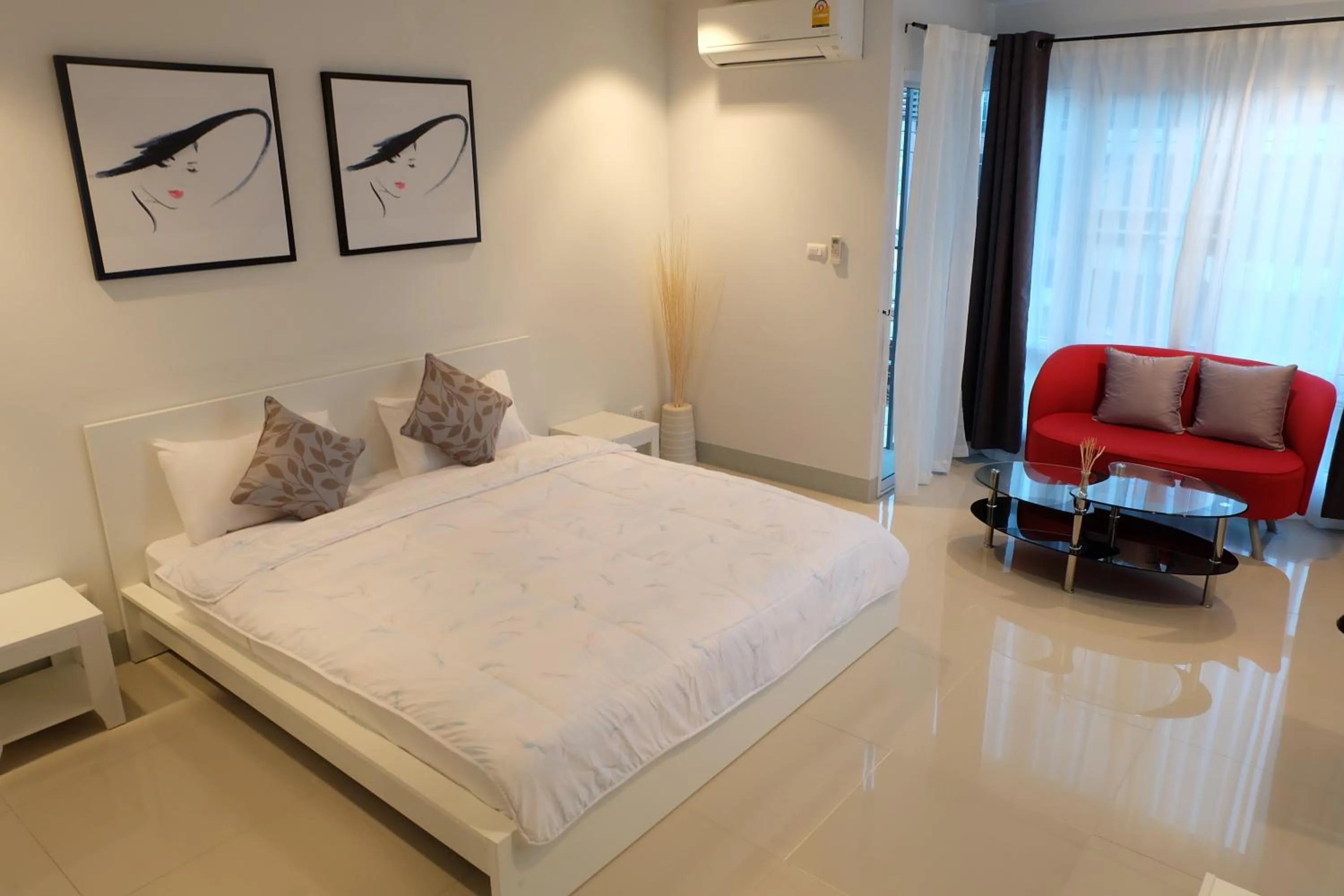 Photo of the whole room, Bed in DewyHouse