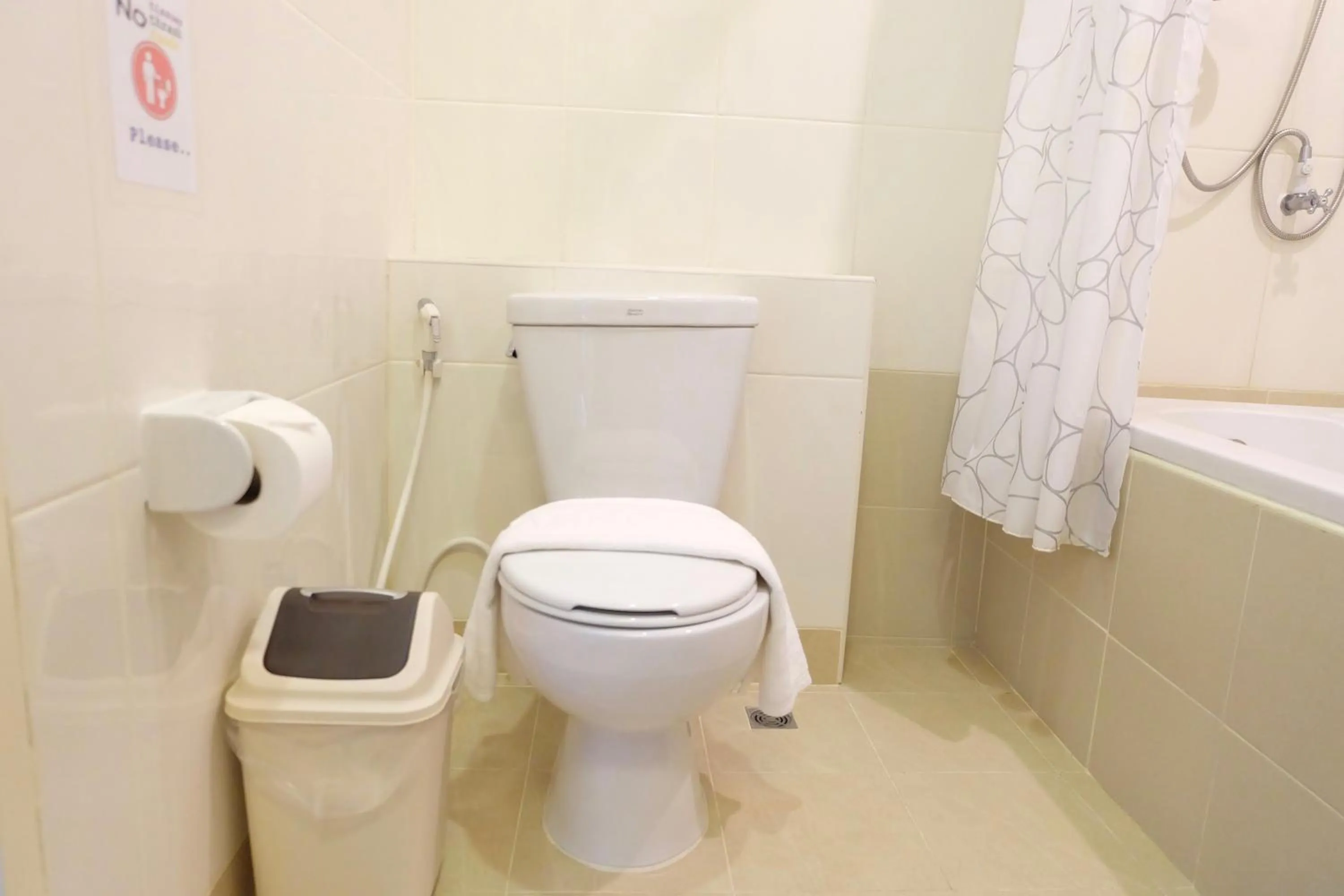 Photo of the whole room in DewyHouse