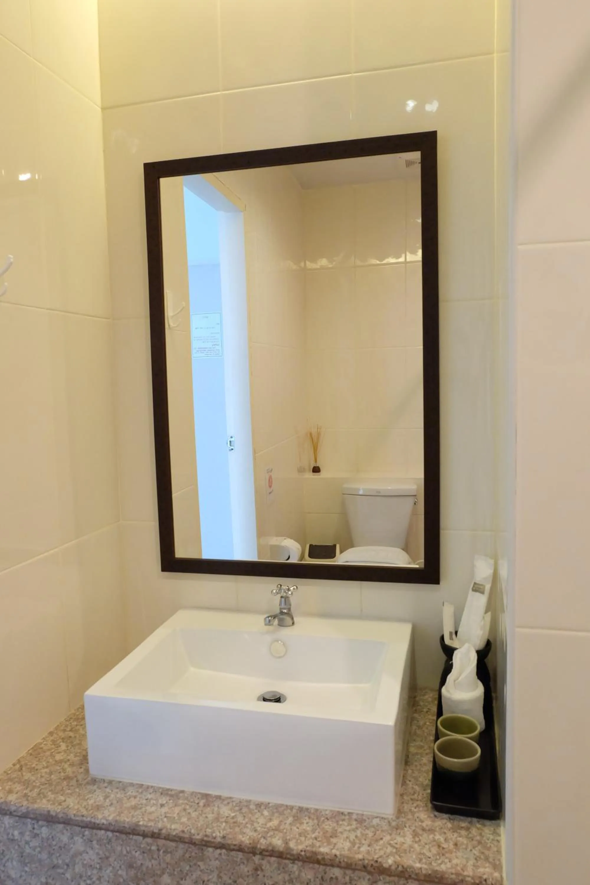 Photo of the whole room in DewyHouse