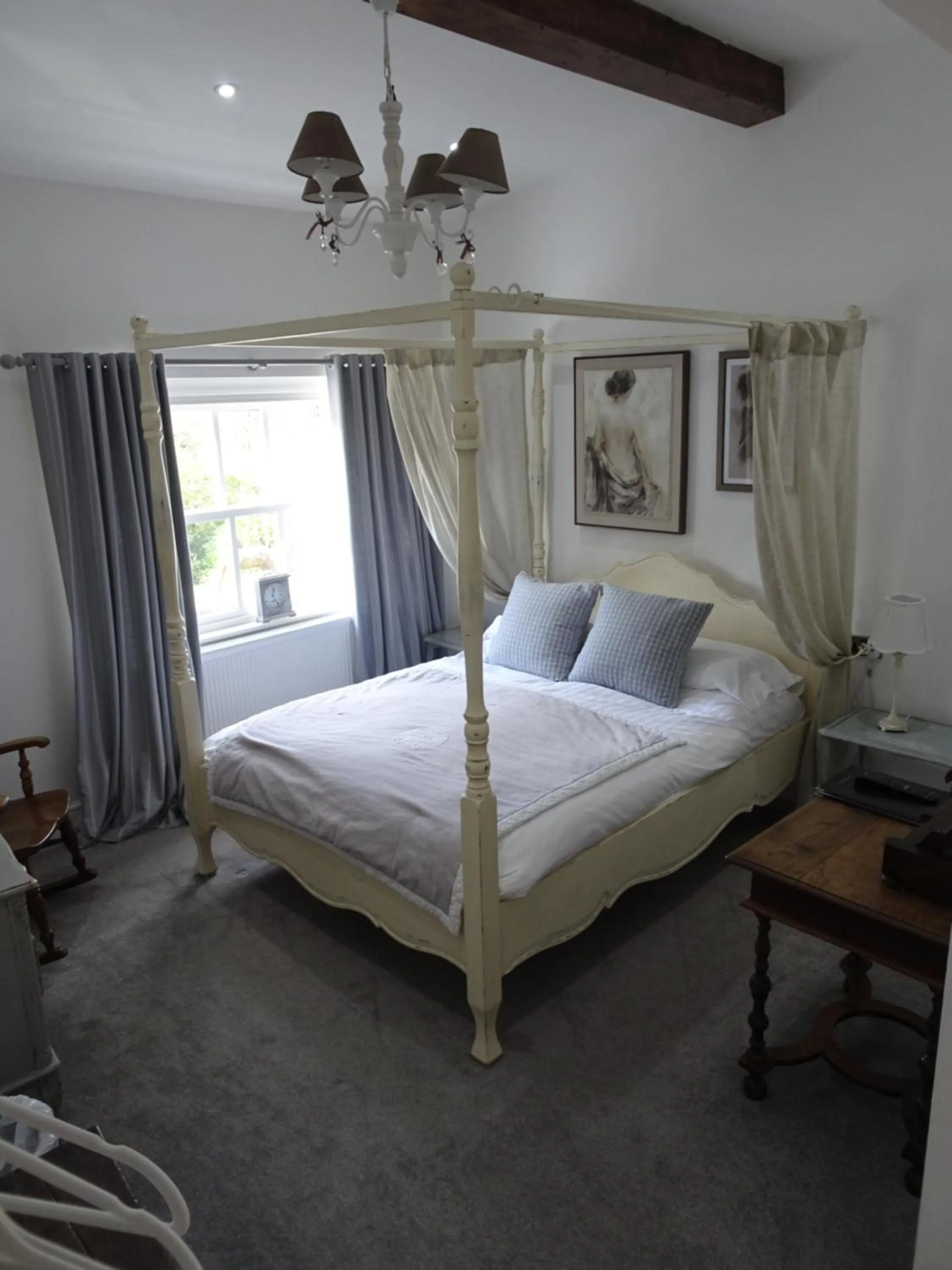 Bed in Ty Gwyn Hotel