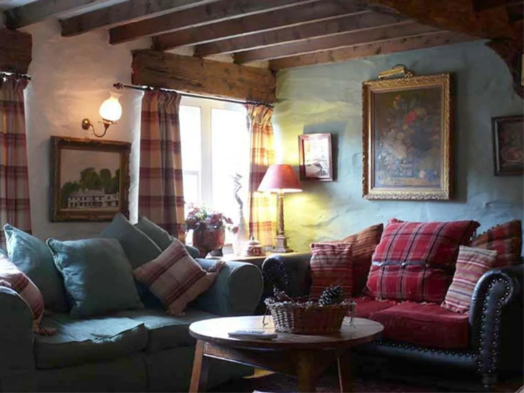 Communal lounge/ TV room in Ty Gwyn Hotel