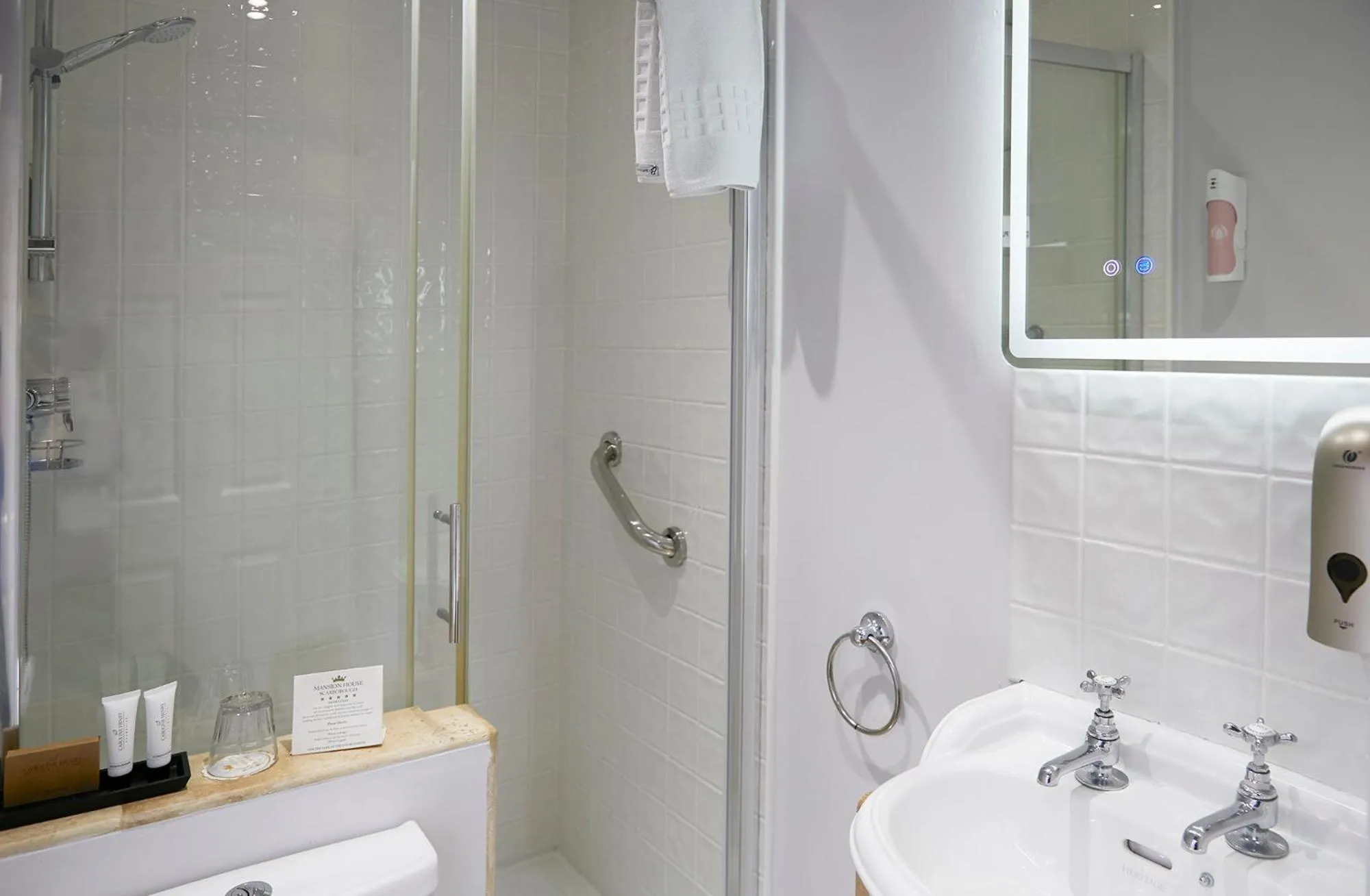 Shower in Mansion House