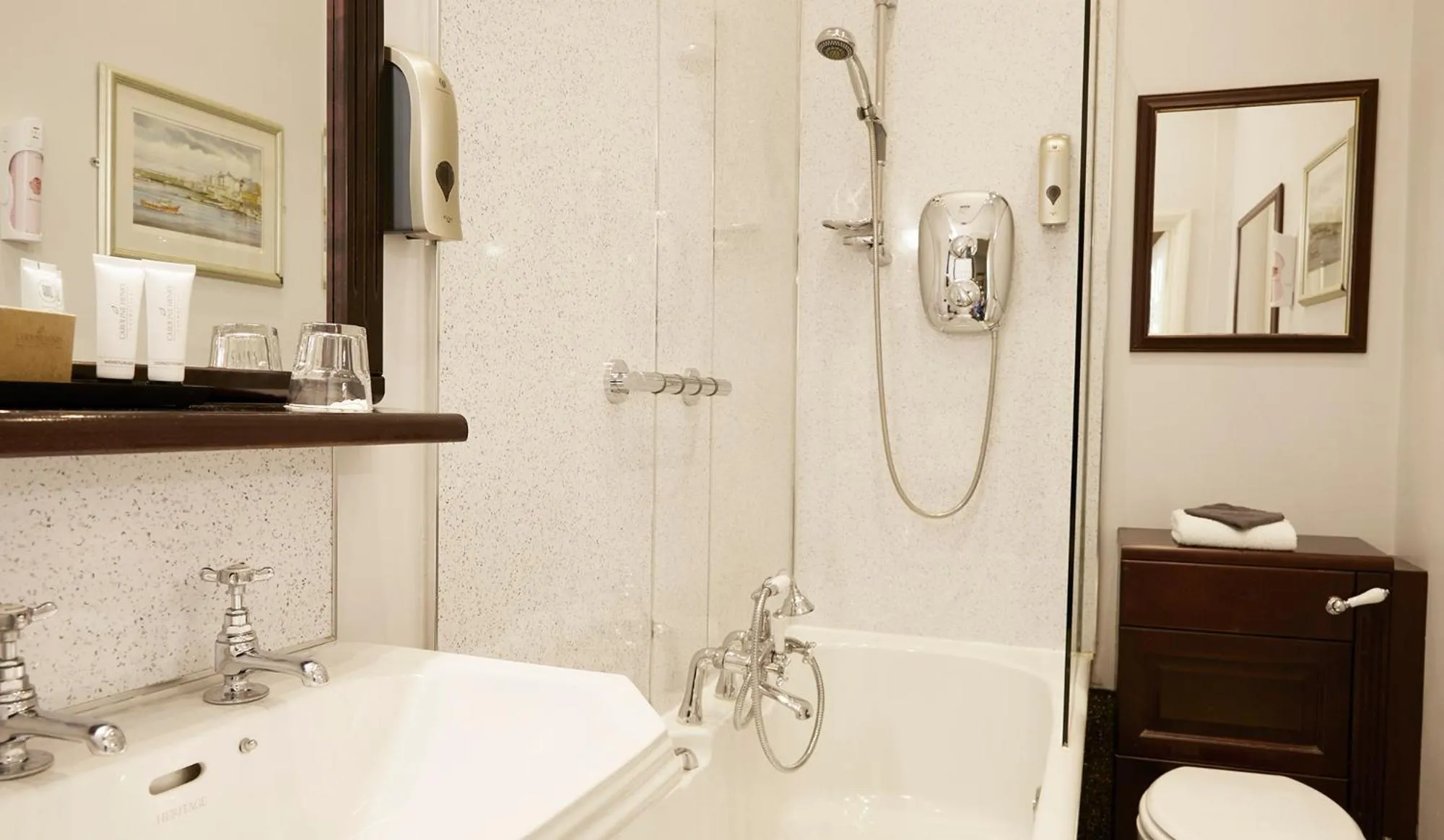 Shower in Mansion House