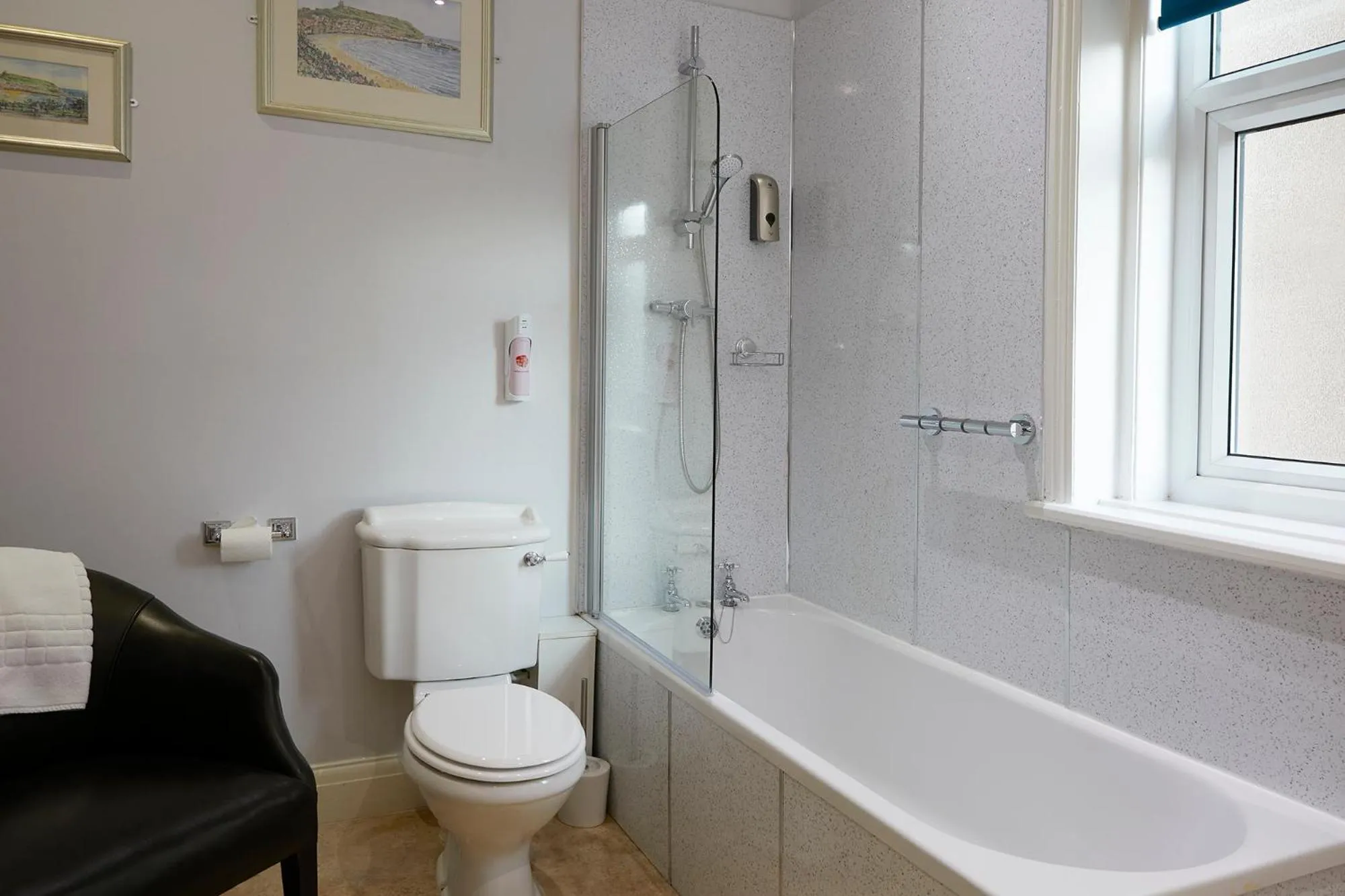 Shower in Mansion House