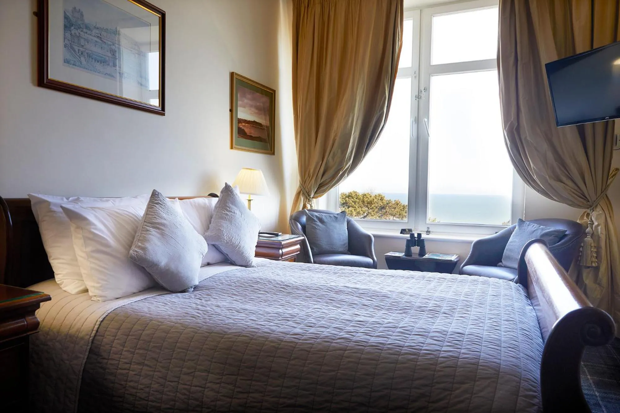 Bed in Mansion House