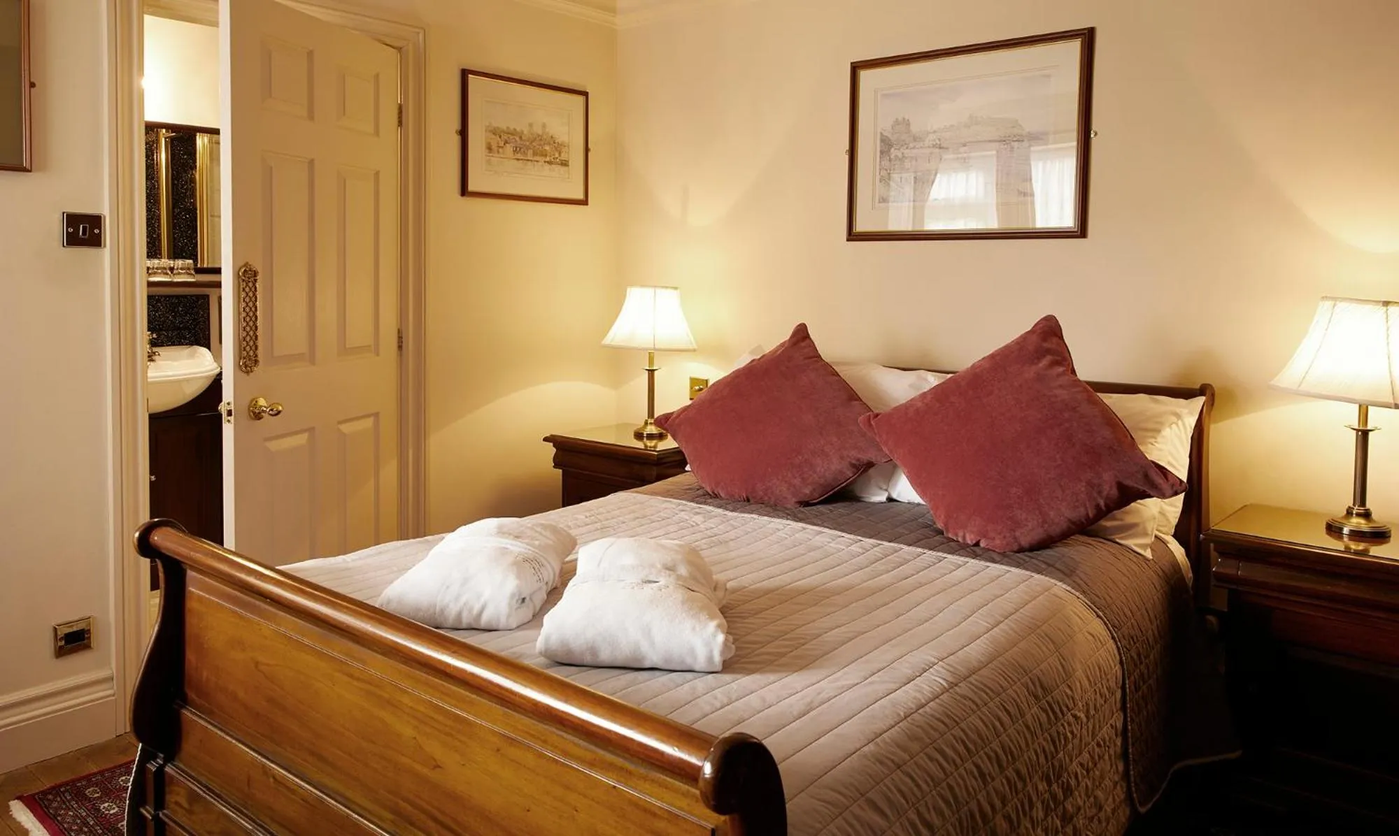 Bed in Mansion House