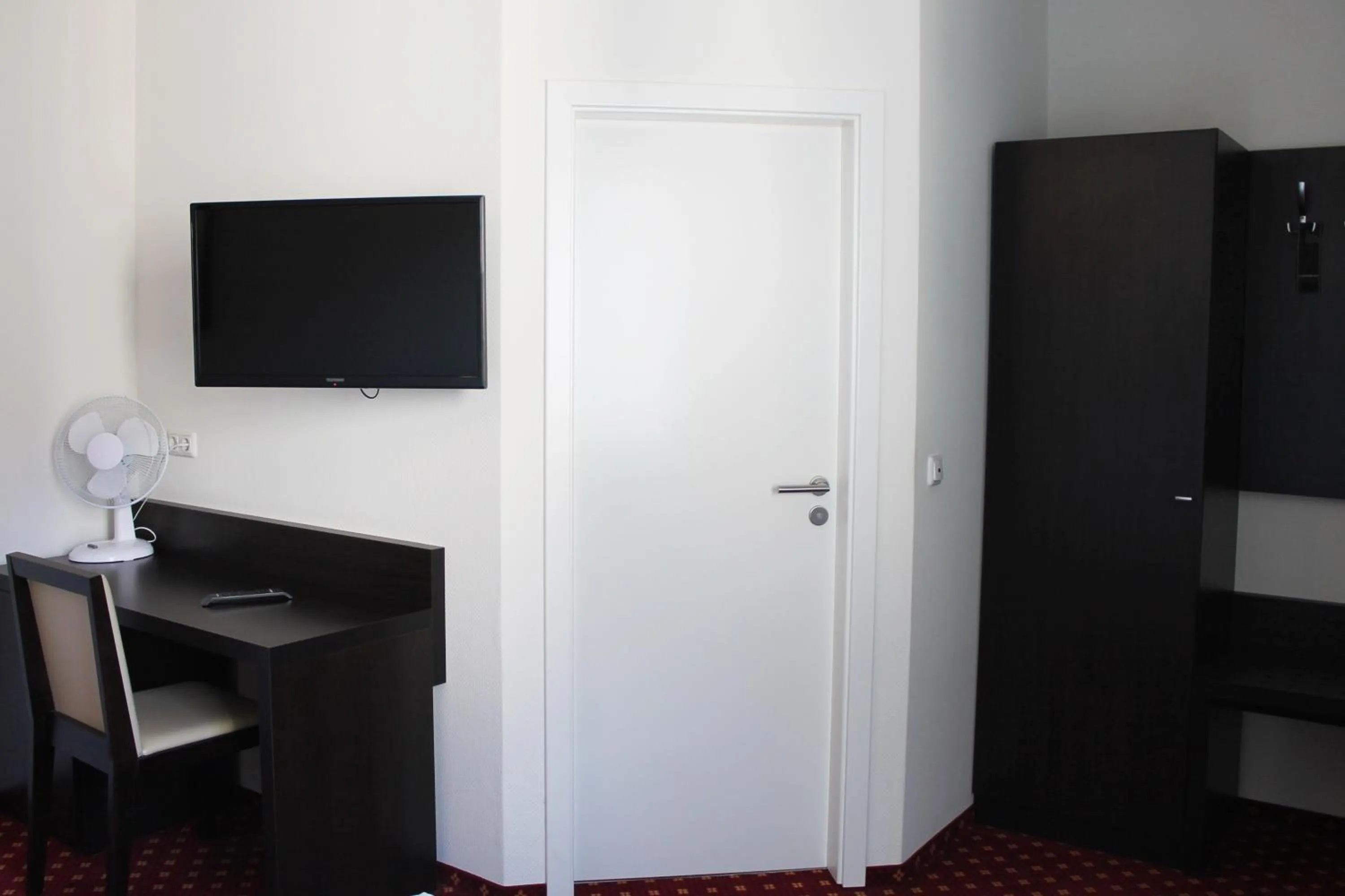 TV and multimedia in Aariana Hotel