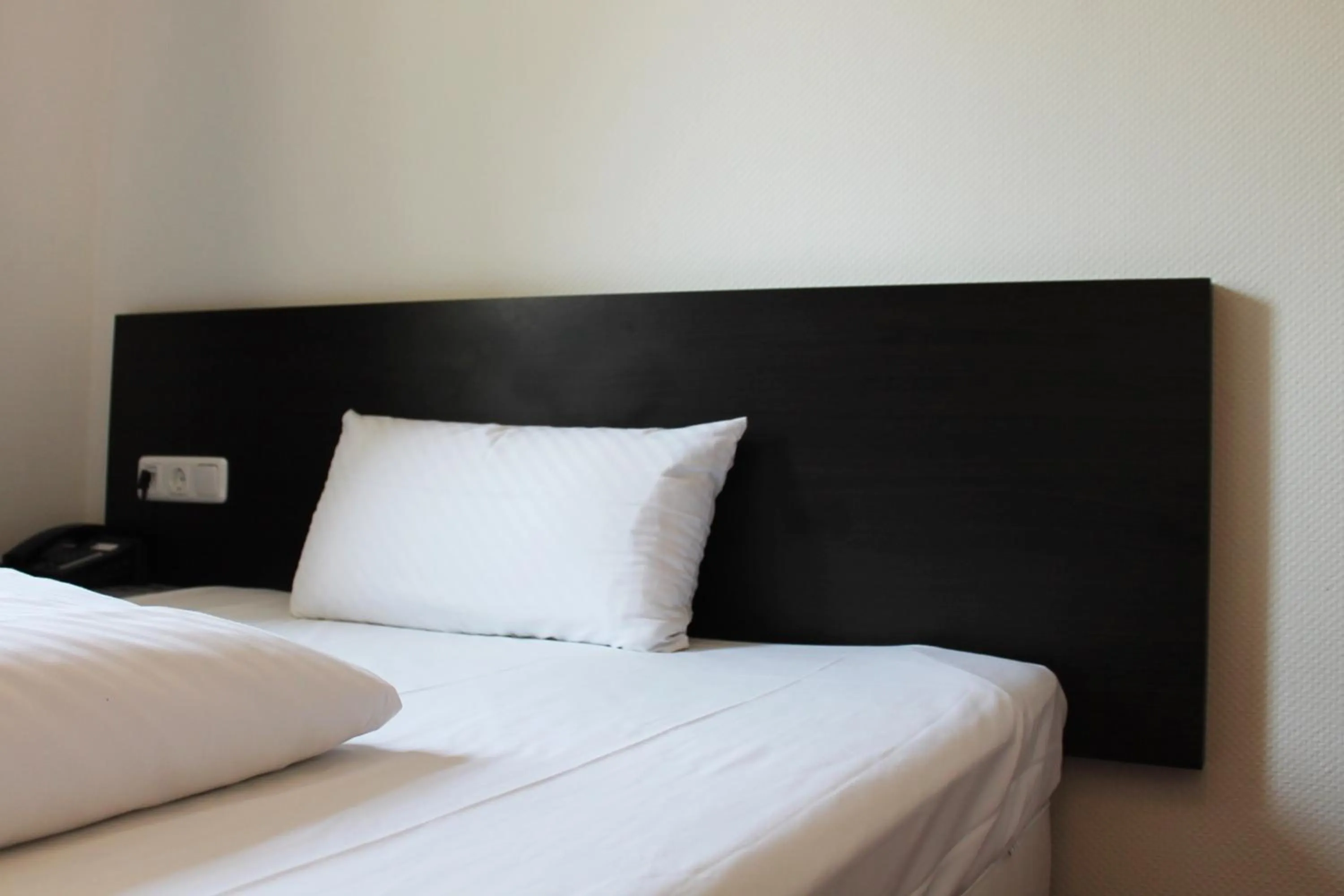 Bed in Aariana Hotel