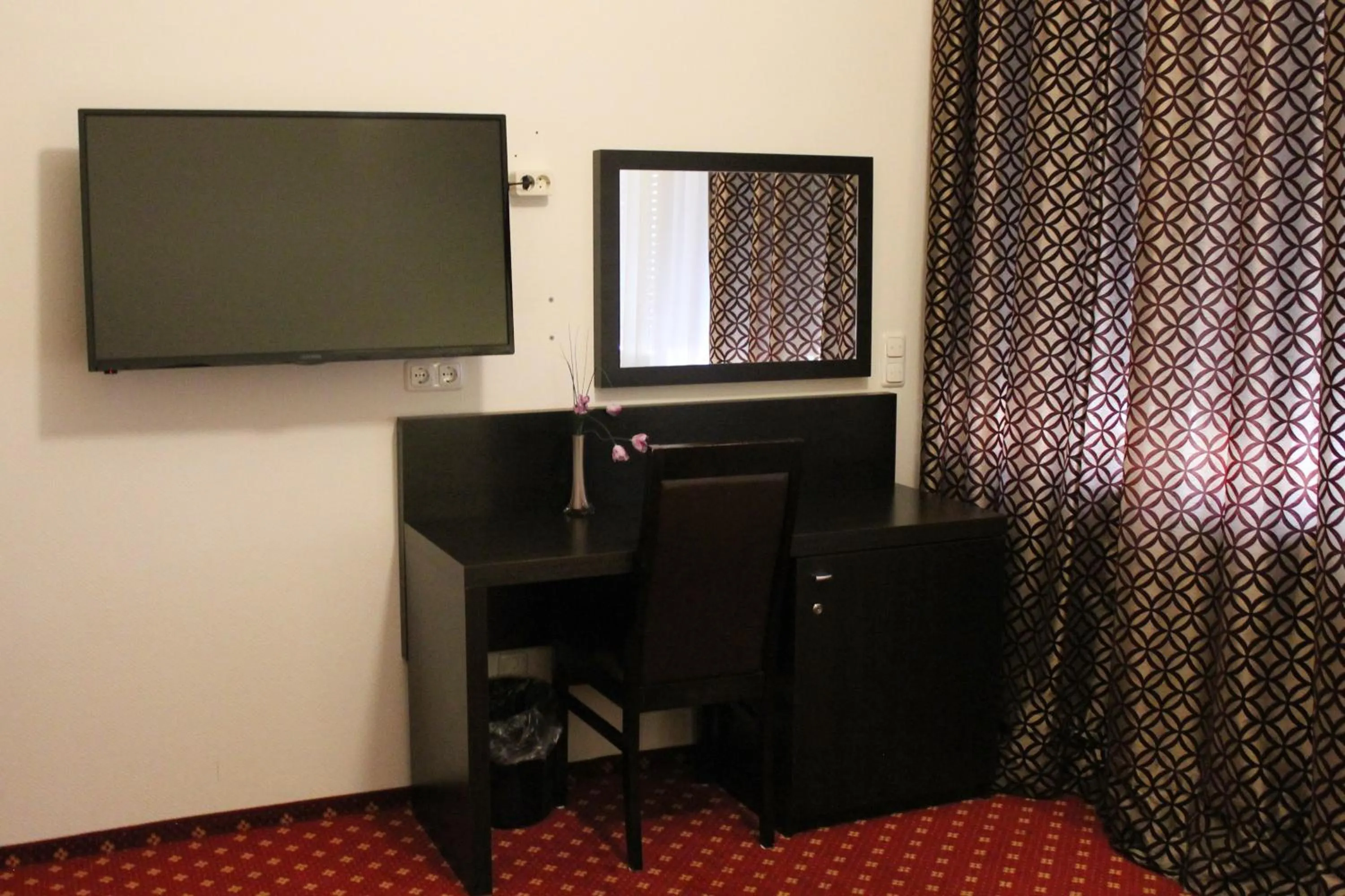 TV and multimedia in Aariana Hotel