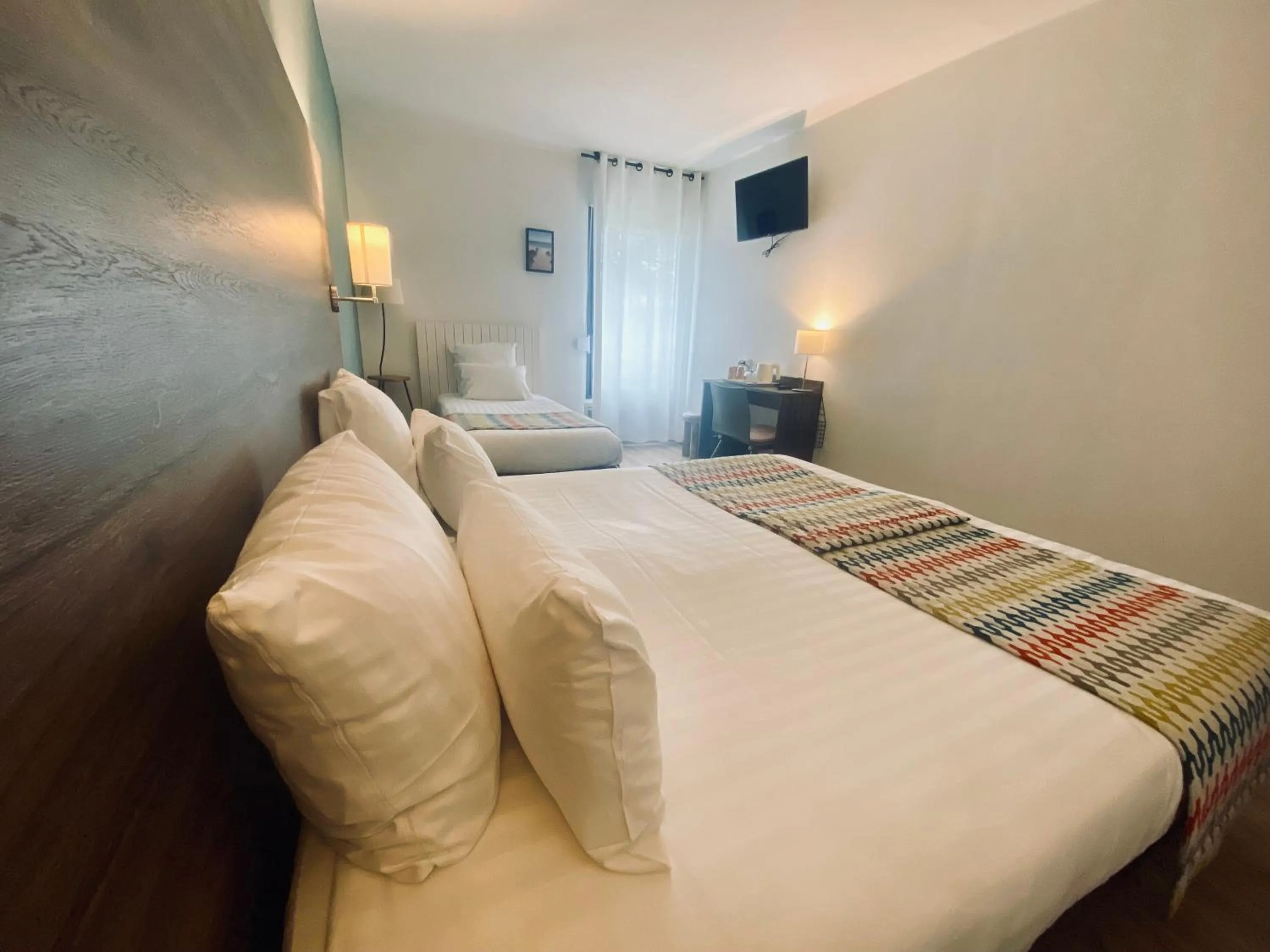 Bed in Hotel du Trégor