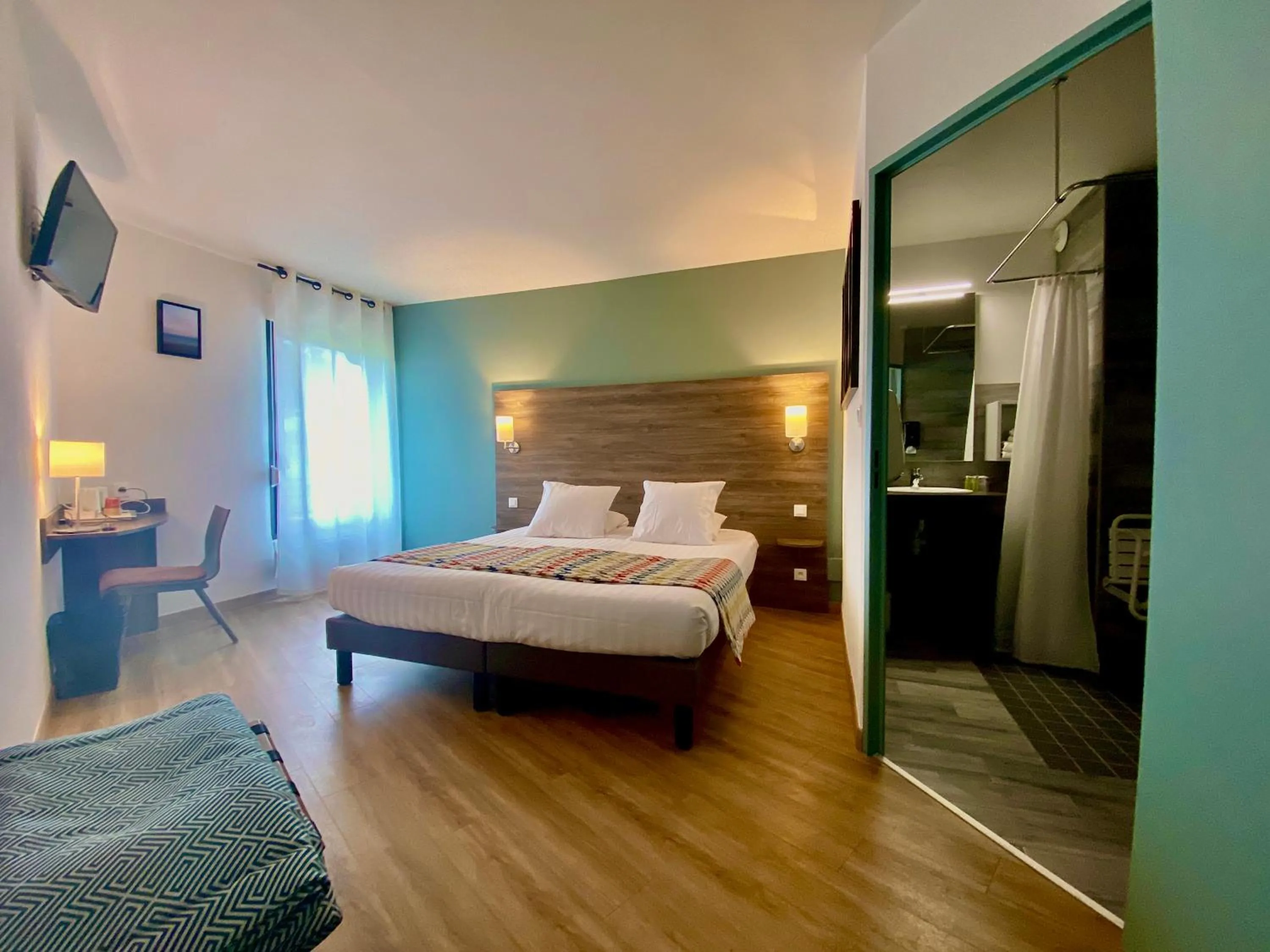 Photo of the whole room, Bed in Hotel du Trégor