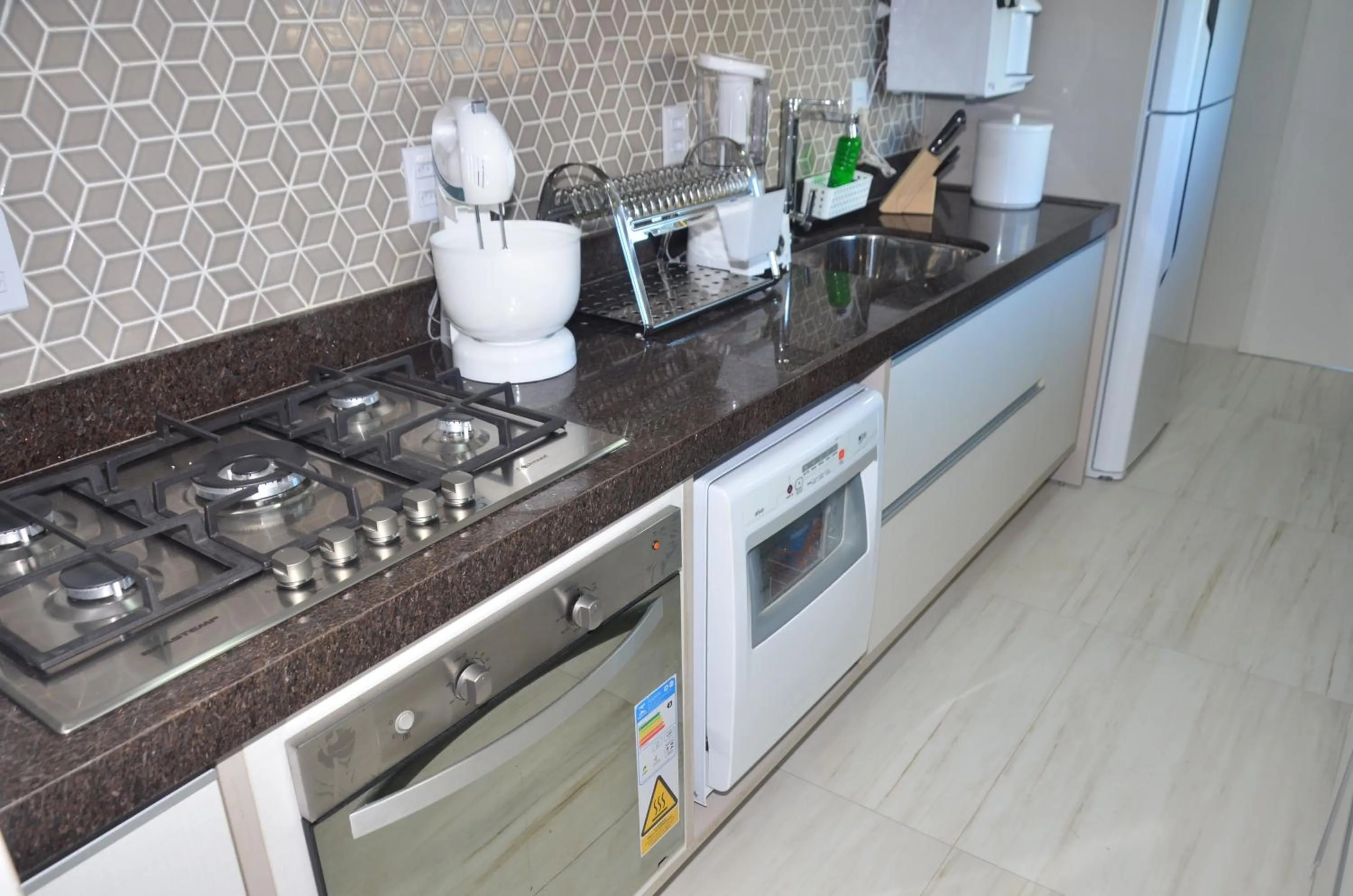 Kitchen or kitchenette in Golf Ville Resort Brisa do Golf -Apartamentos e Cobertura