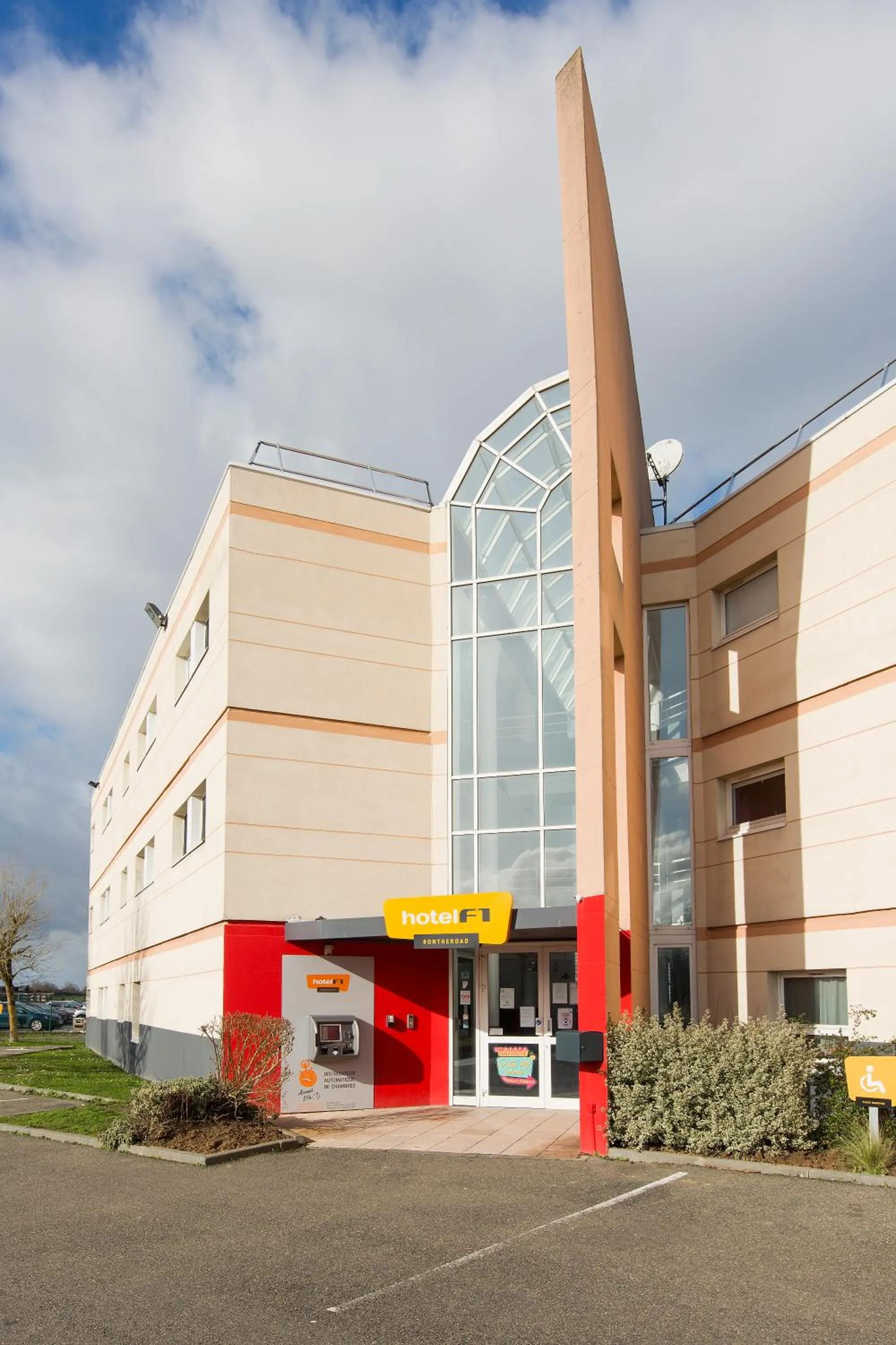 Property building in Hotel F1 Maurepas