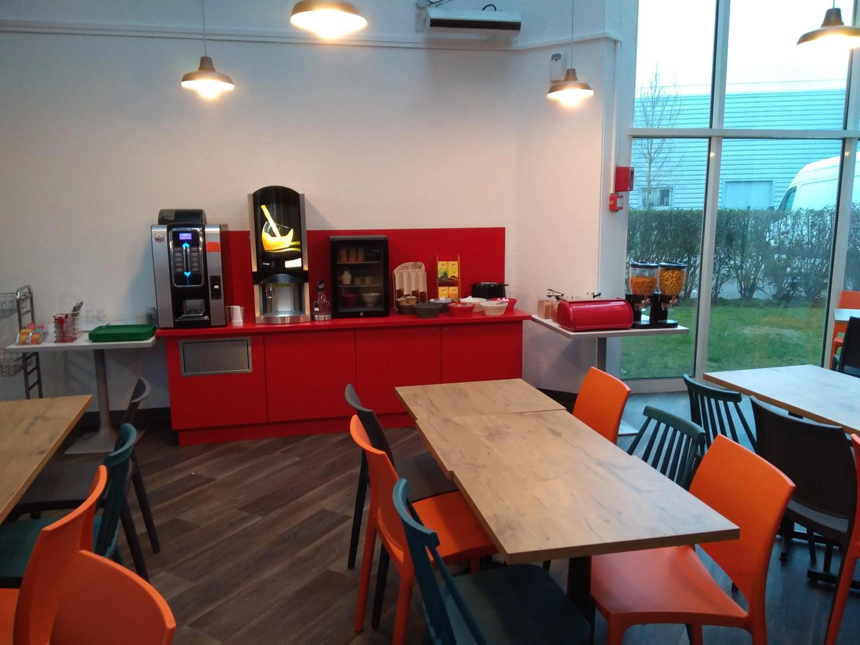 Lounge or bar in Hotel F1 Maurepas