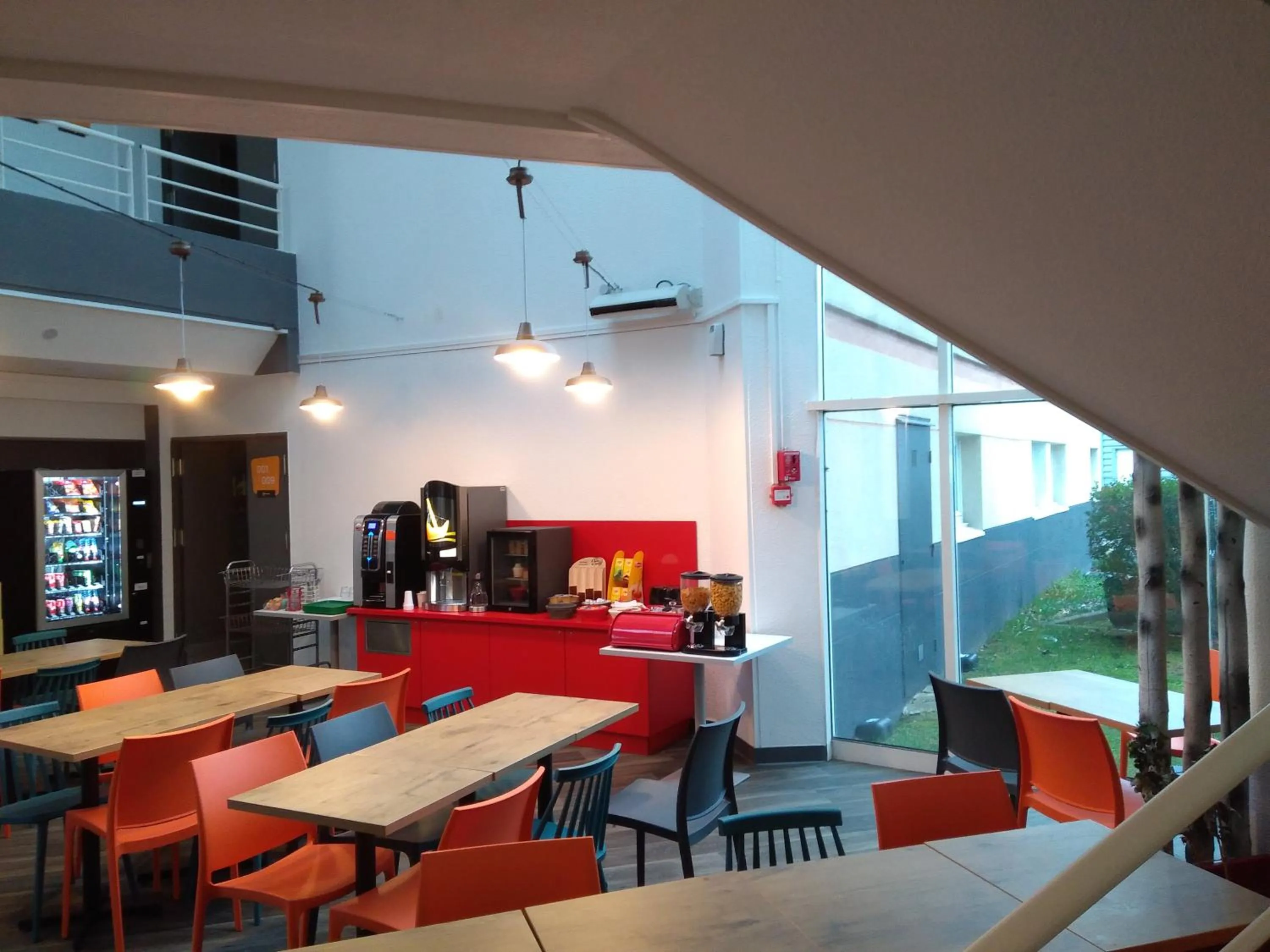 Lounge or bar in Hotel F1 Maurepas