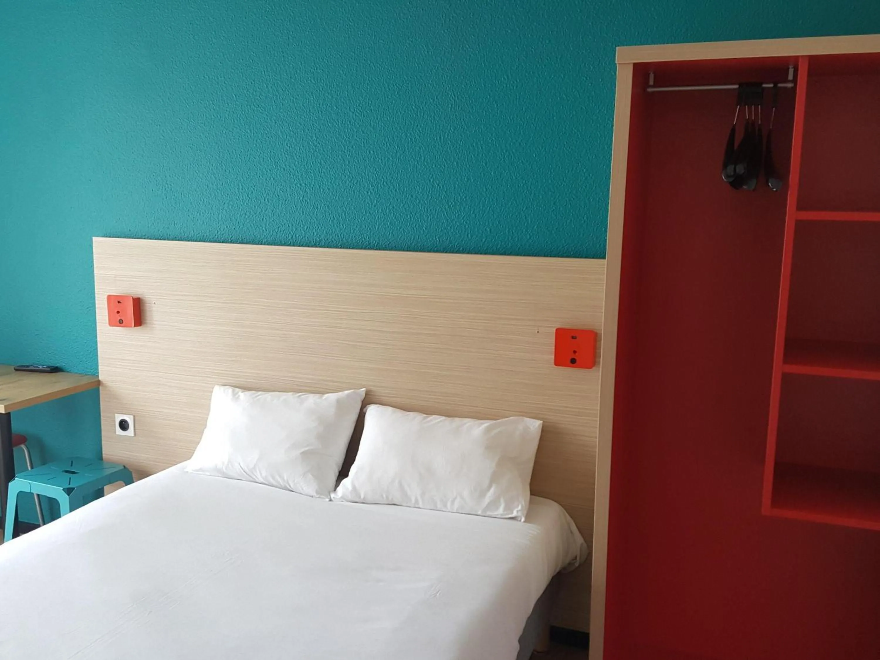 Bedroom, Bed in hotelF1 Cergy