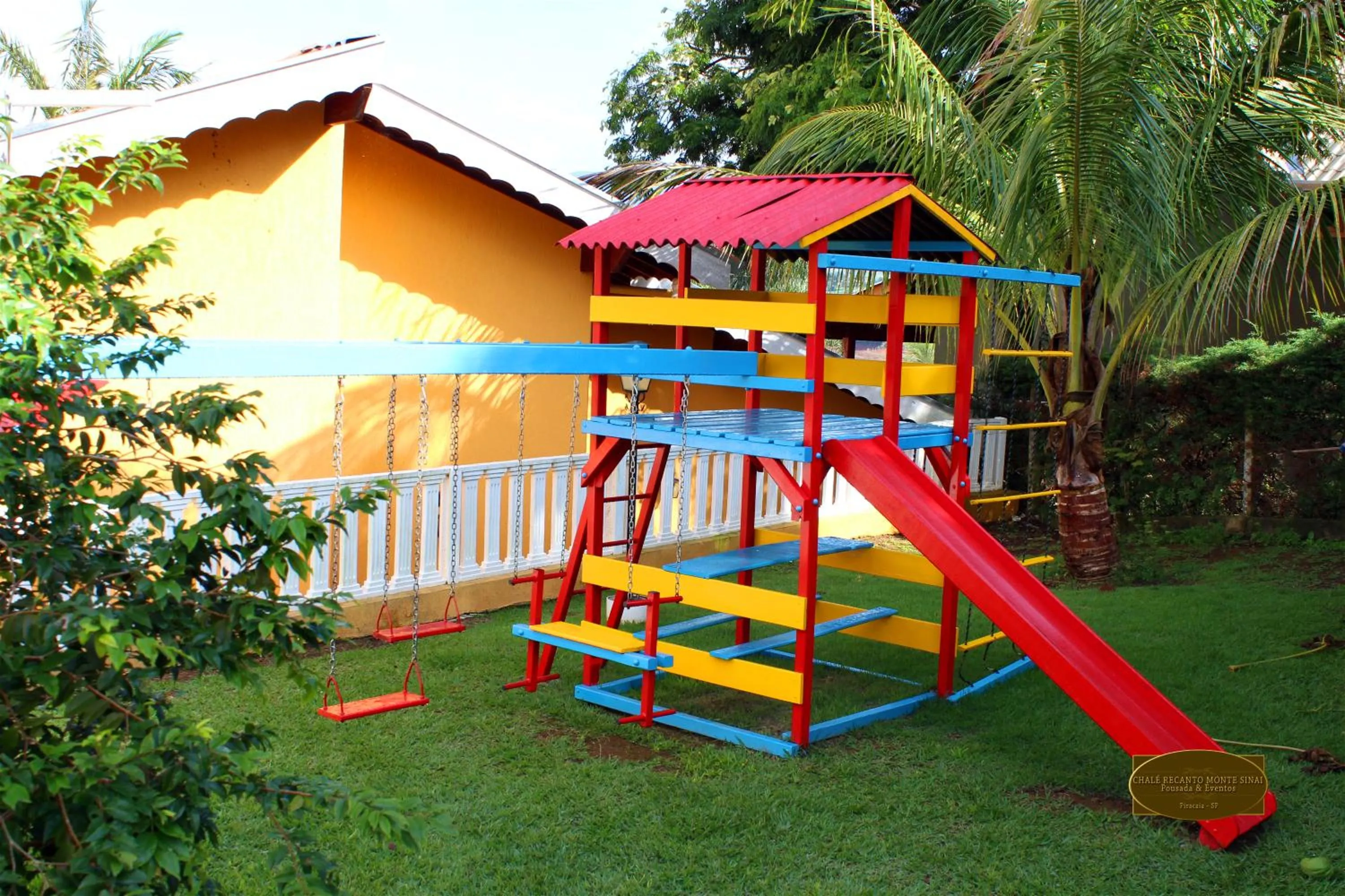 Children play ground in Chalé Recanto Monte Sinai