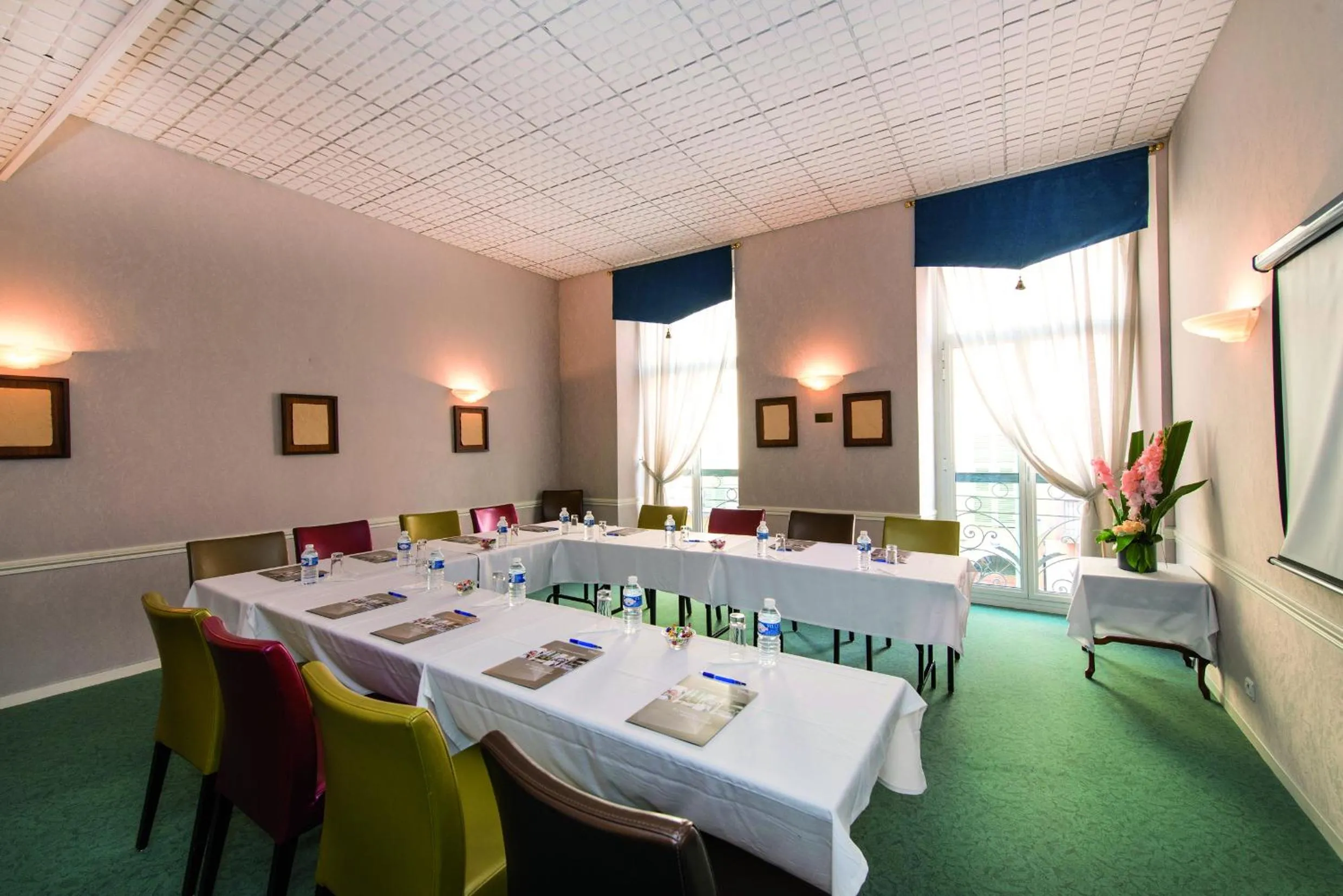 Meeting/conference room in Hôtel Vacances Bleues Royal Westminster