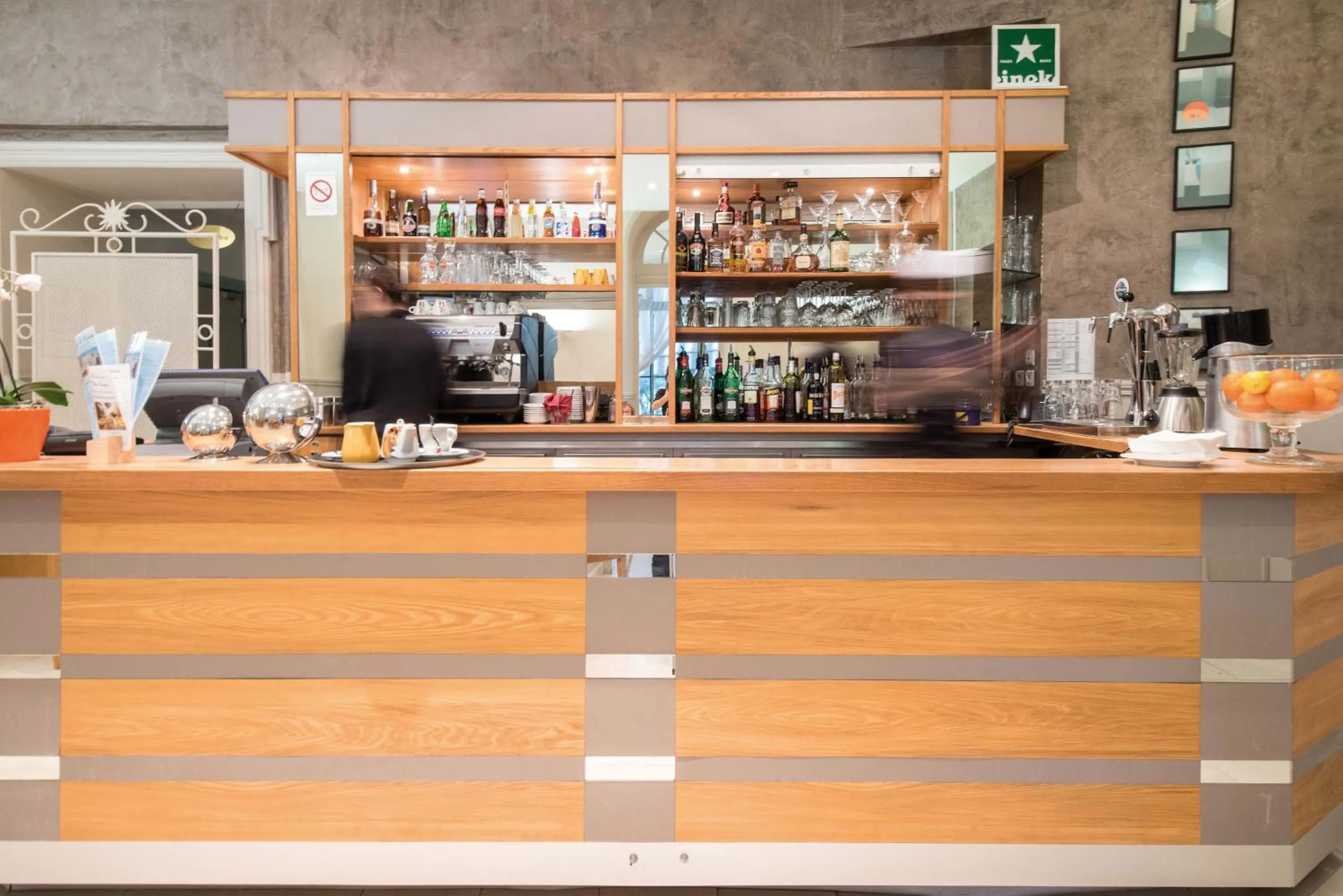 Lounge or bar in Hôtel Vacances Bleues Royal Westminster