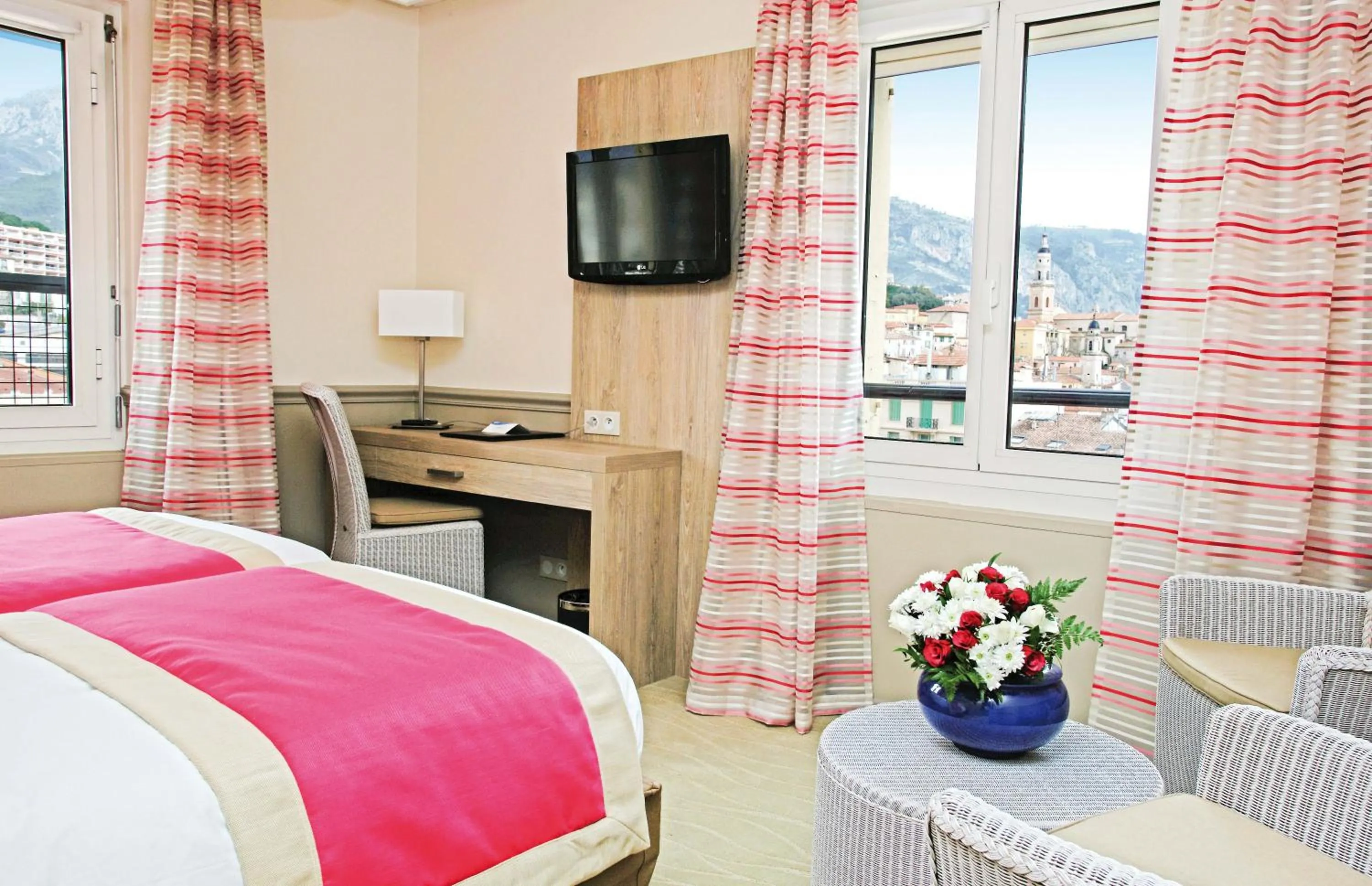 Bedroom, Bed in Hôtel Vacances Bleues Royal Westminster