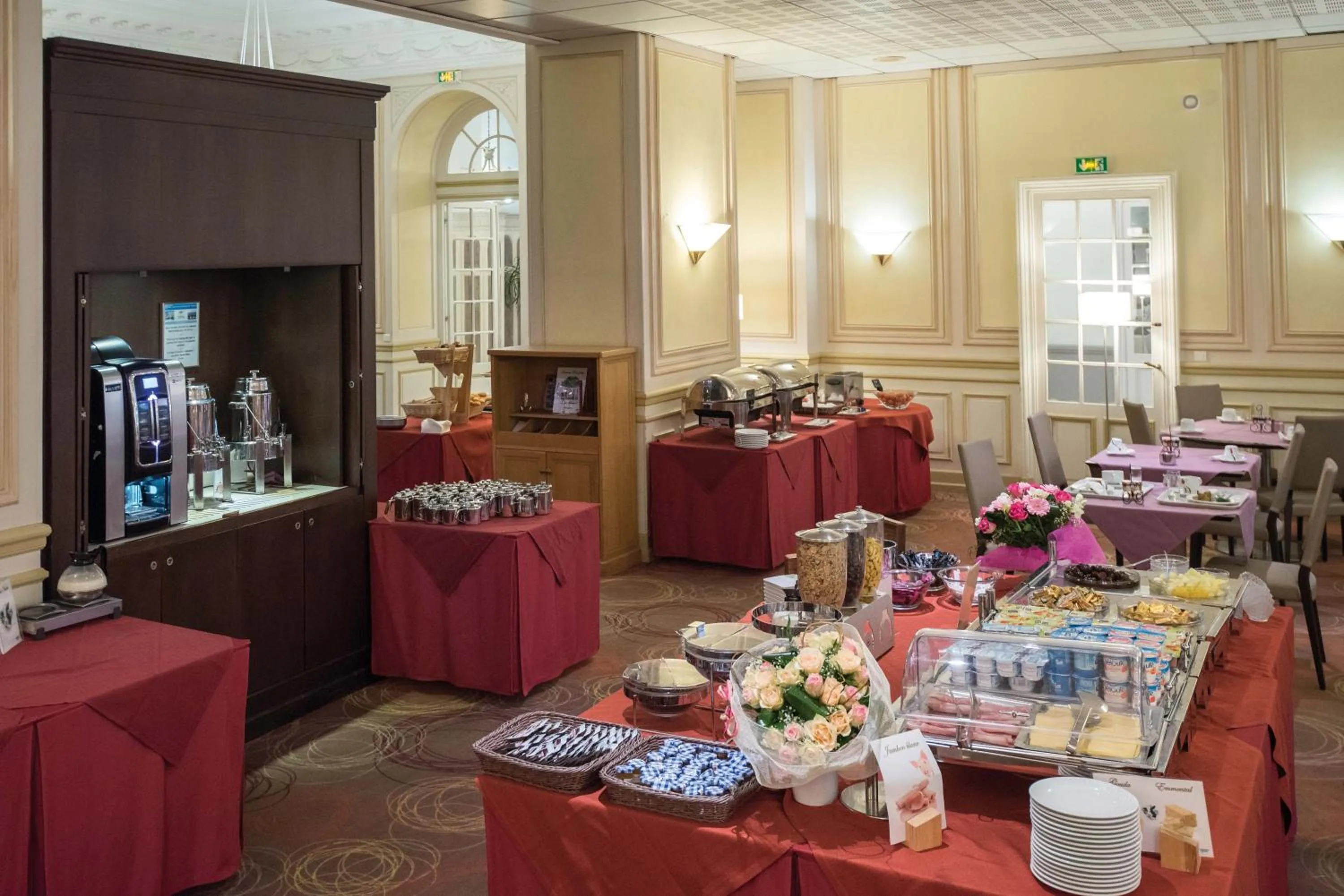 Buffet breakfast in Hôtel Vacances Bleues Royal Westminster