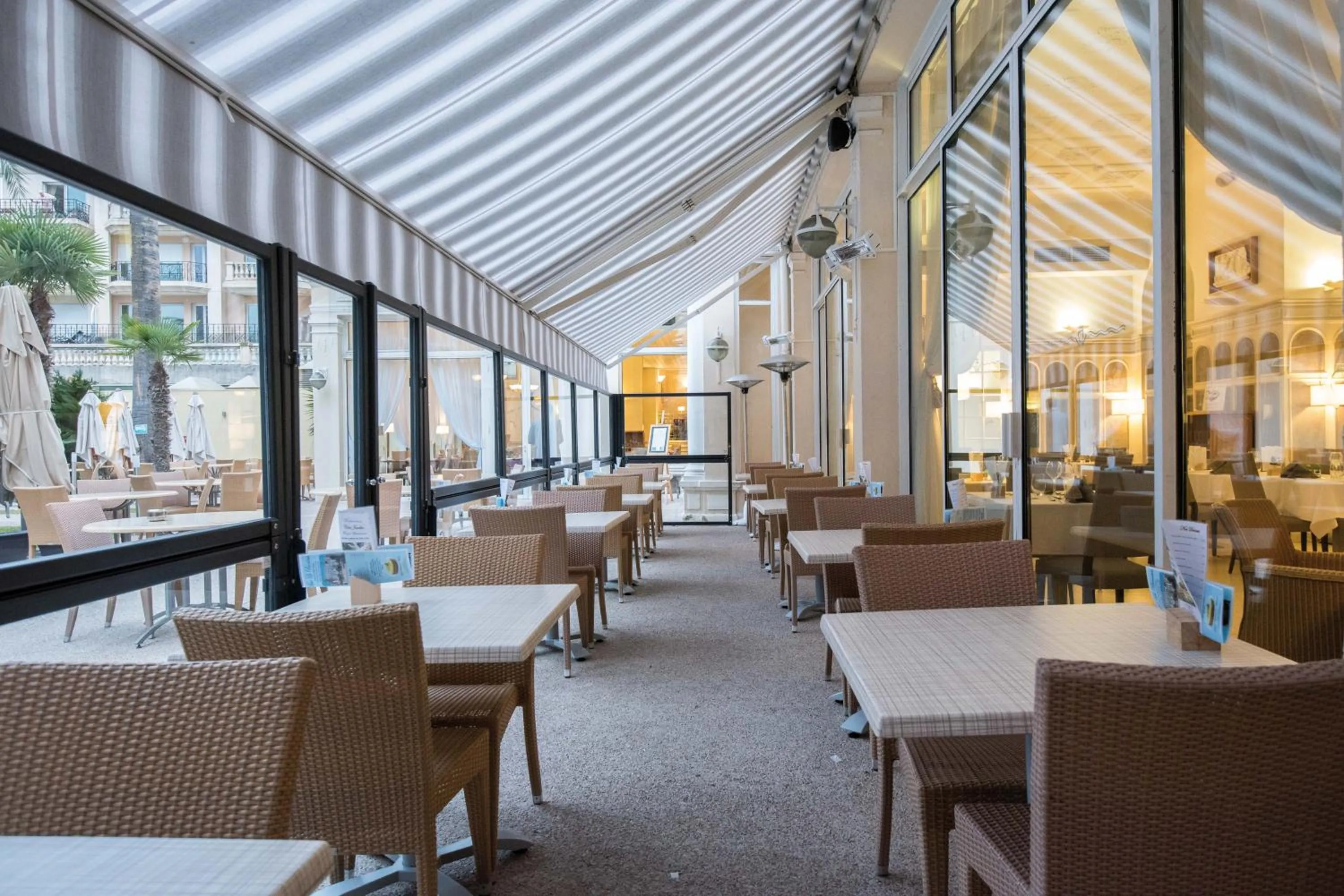 Patio in Hôtel Vacances Bleues Royal Westminster