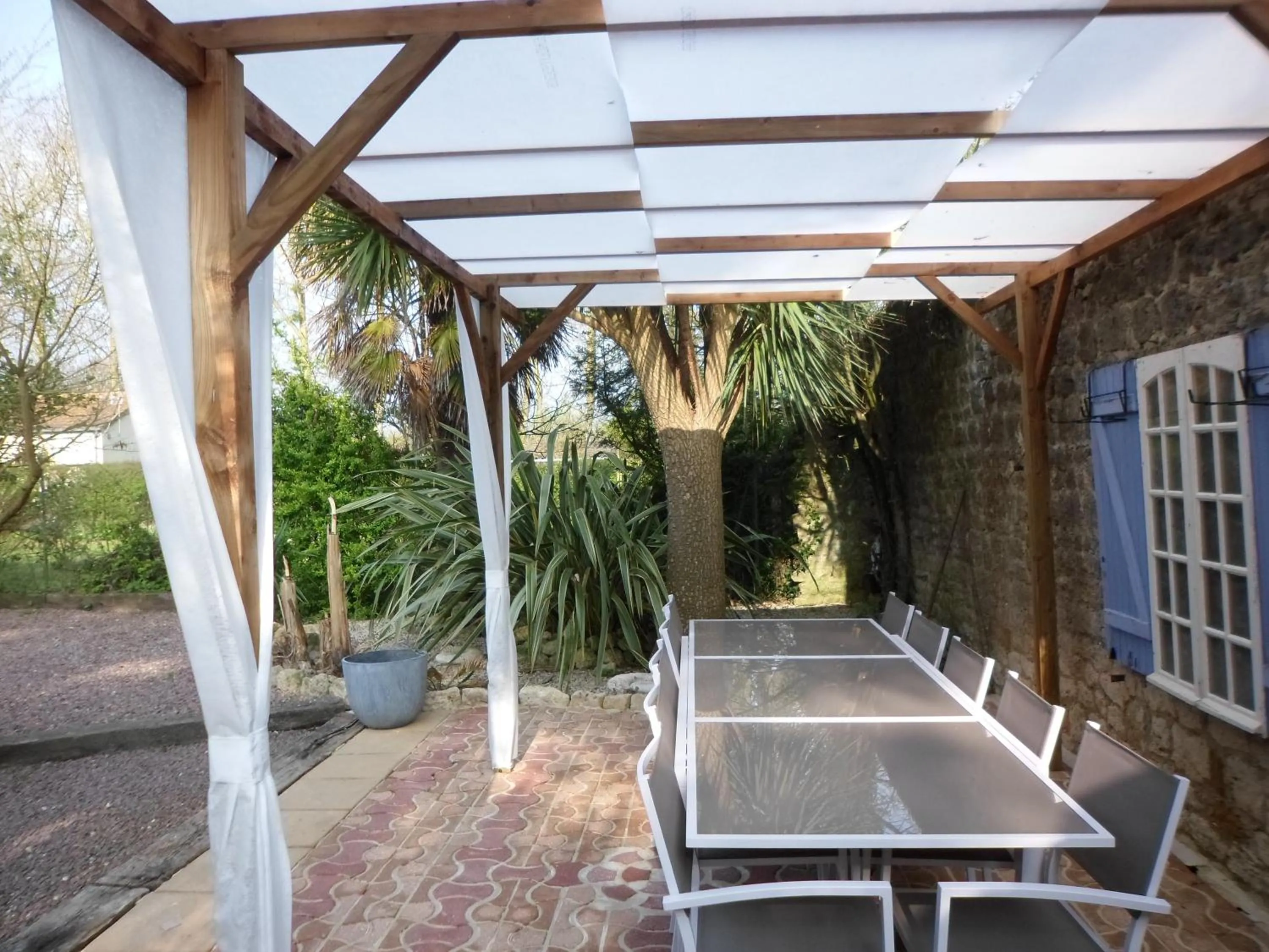 Patio in Gite familial à Carentan